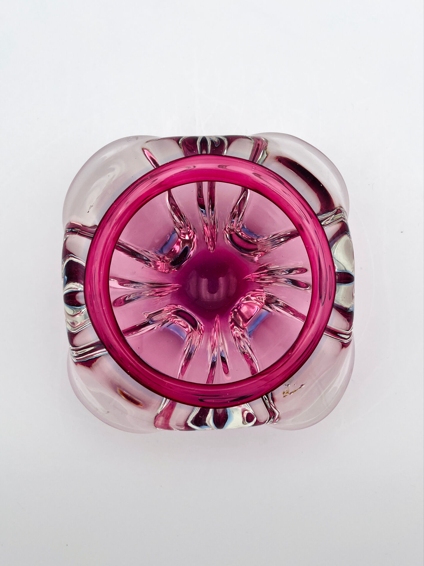 Bohême Crystal Pocket Bowl Hospodka Raspberry and Blue Reflections 1960