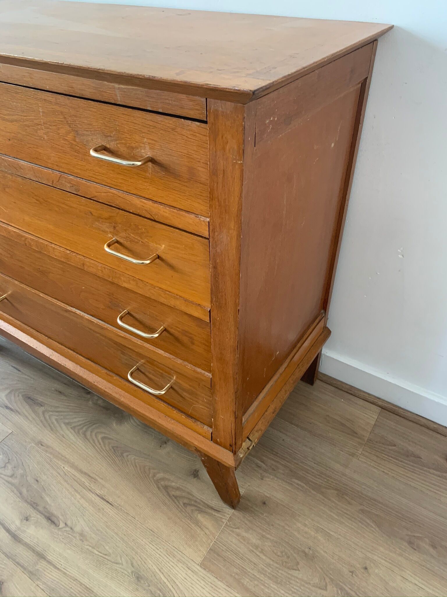 Chest of drawers vintage feet compass