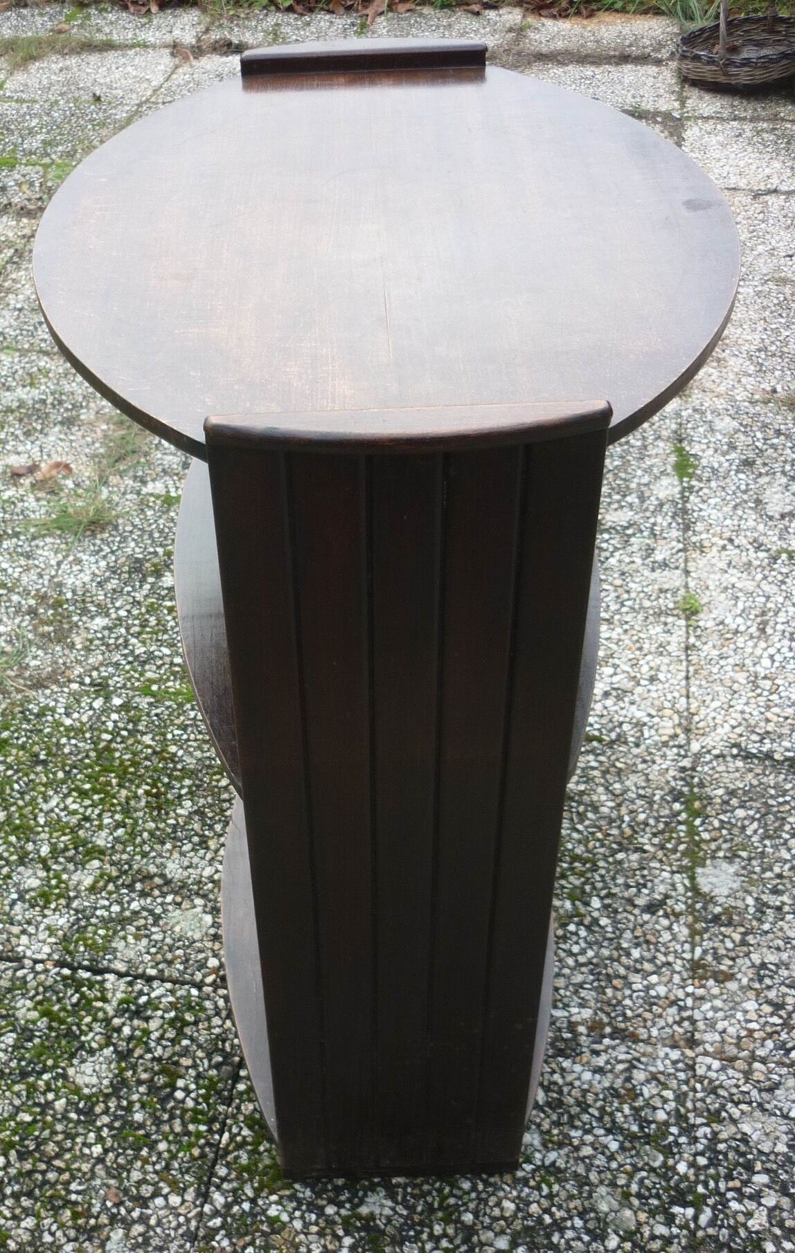 Art-Deco oval brown harness with shelves
