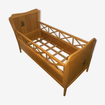 Bed for baby or child to croissillons