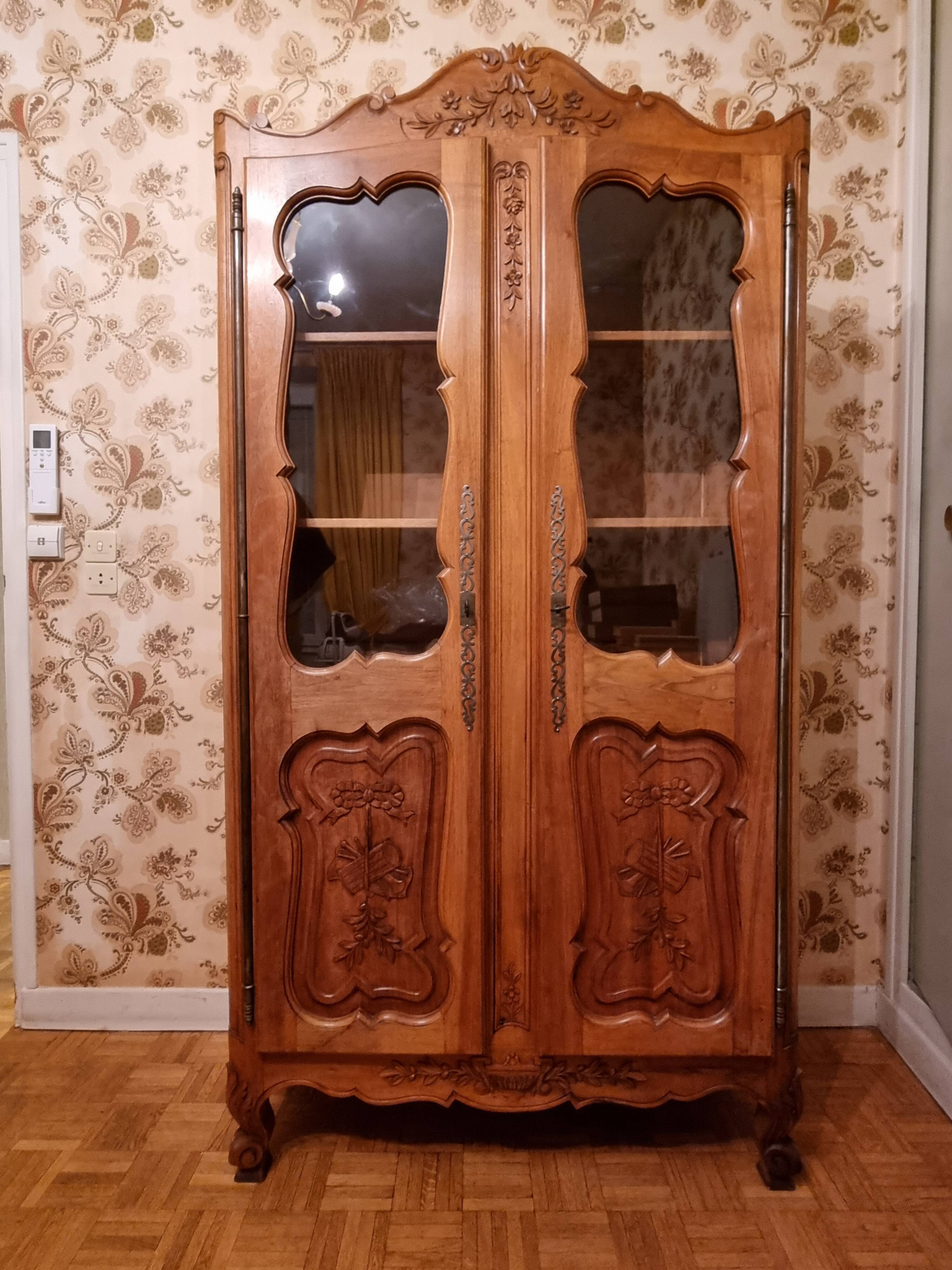 Small Provençal library