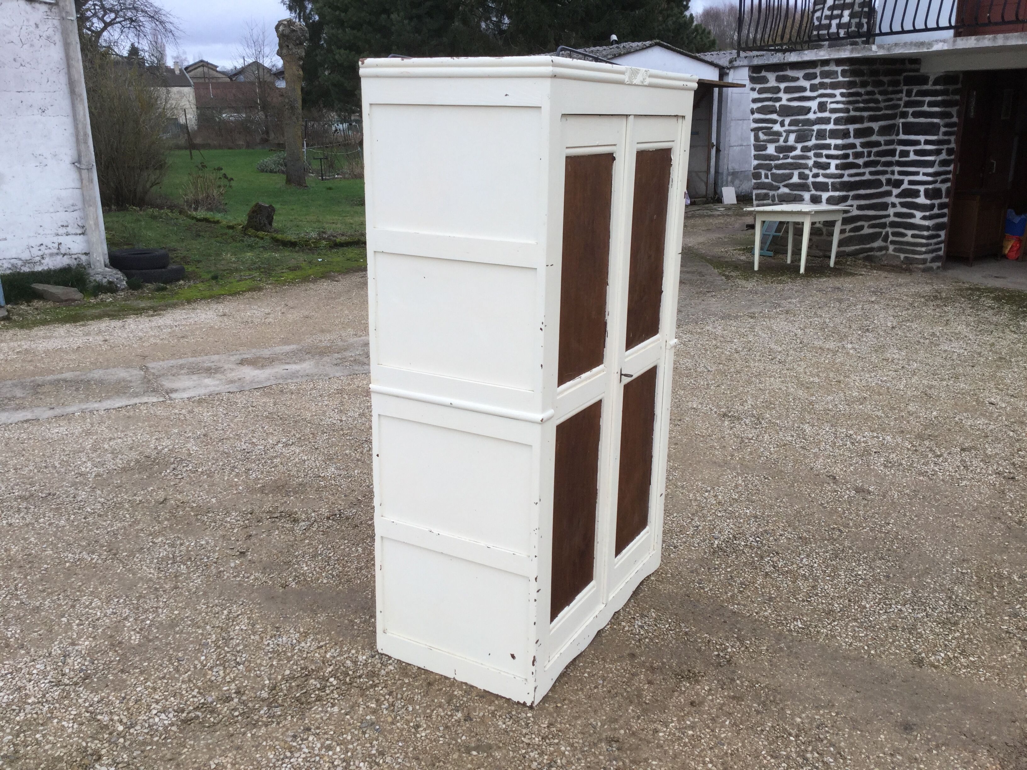 Armoire vintage
