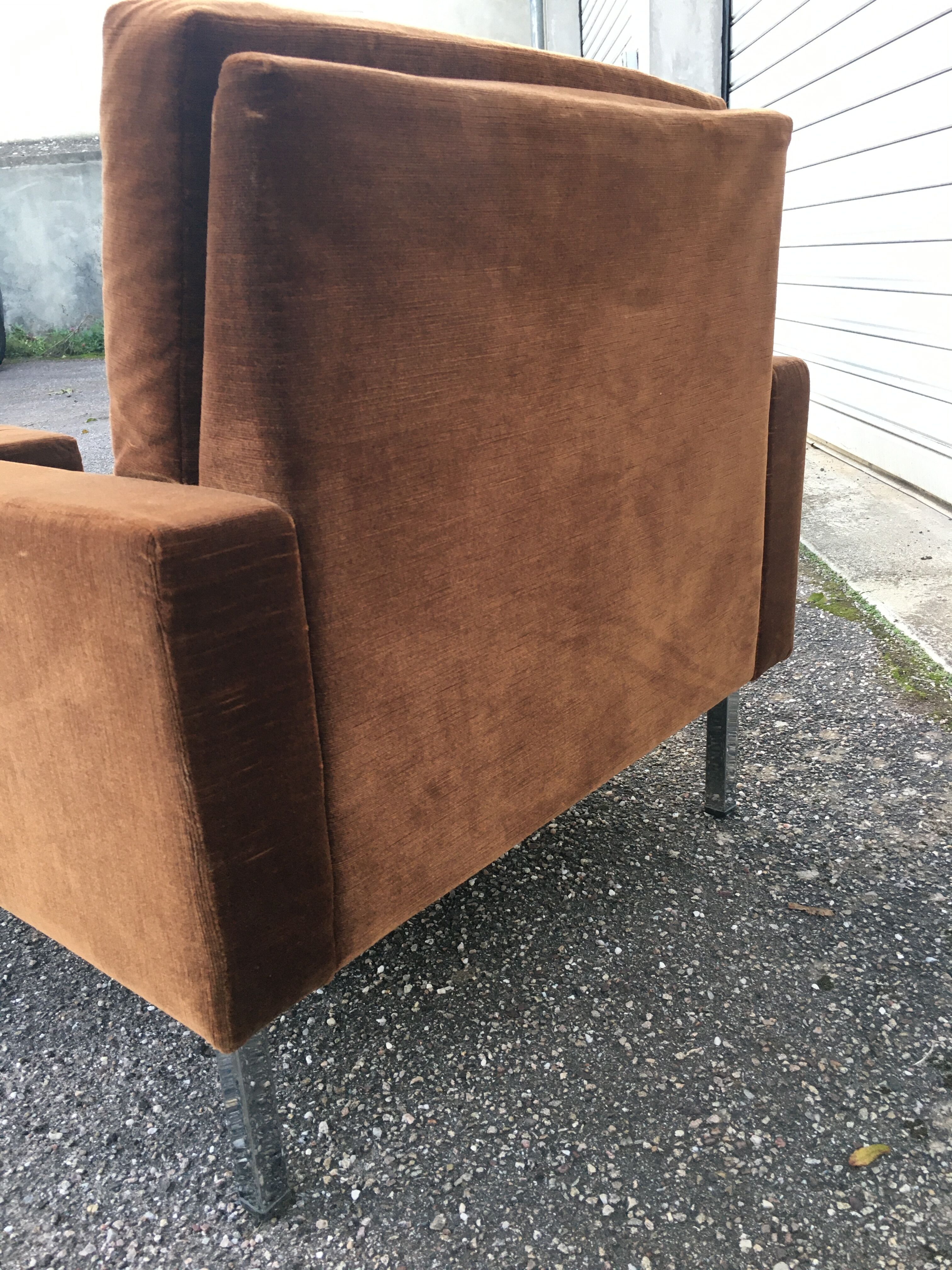 Pair of armchairs and his ottoman, circa 1970