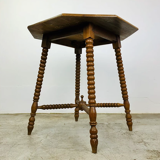 Table sculptée en bois antique à 8 côtés