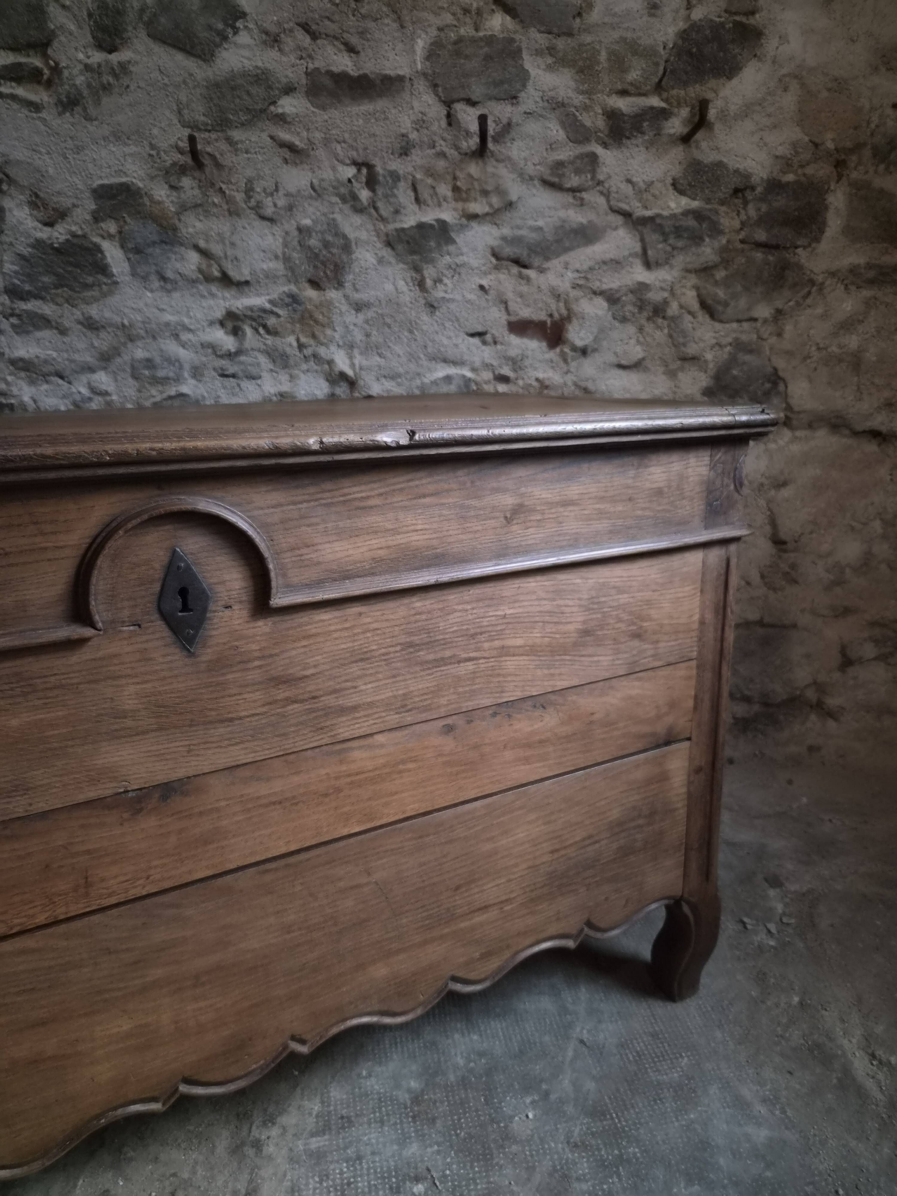 Antique marriage chest in oak / blanket chest – 18th century, Auvergne, France