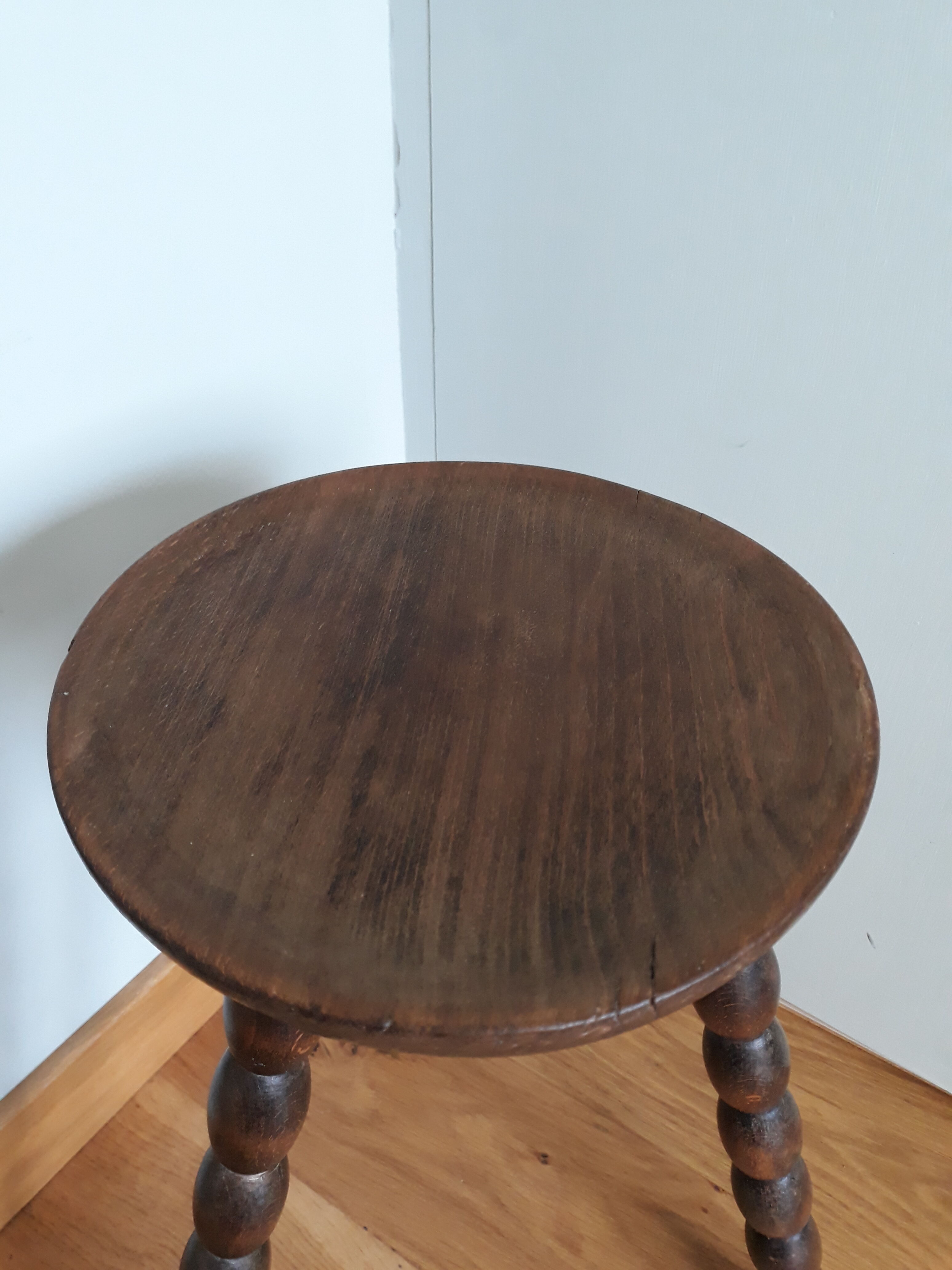 Tripod stool solid wood turned coil way