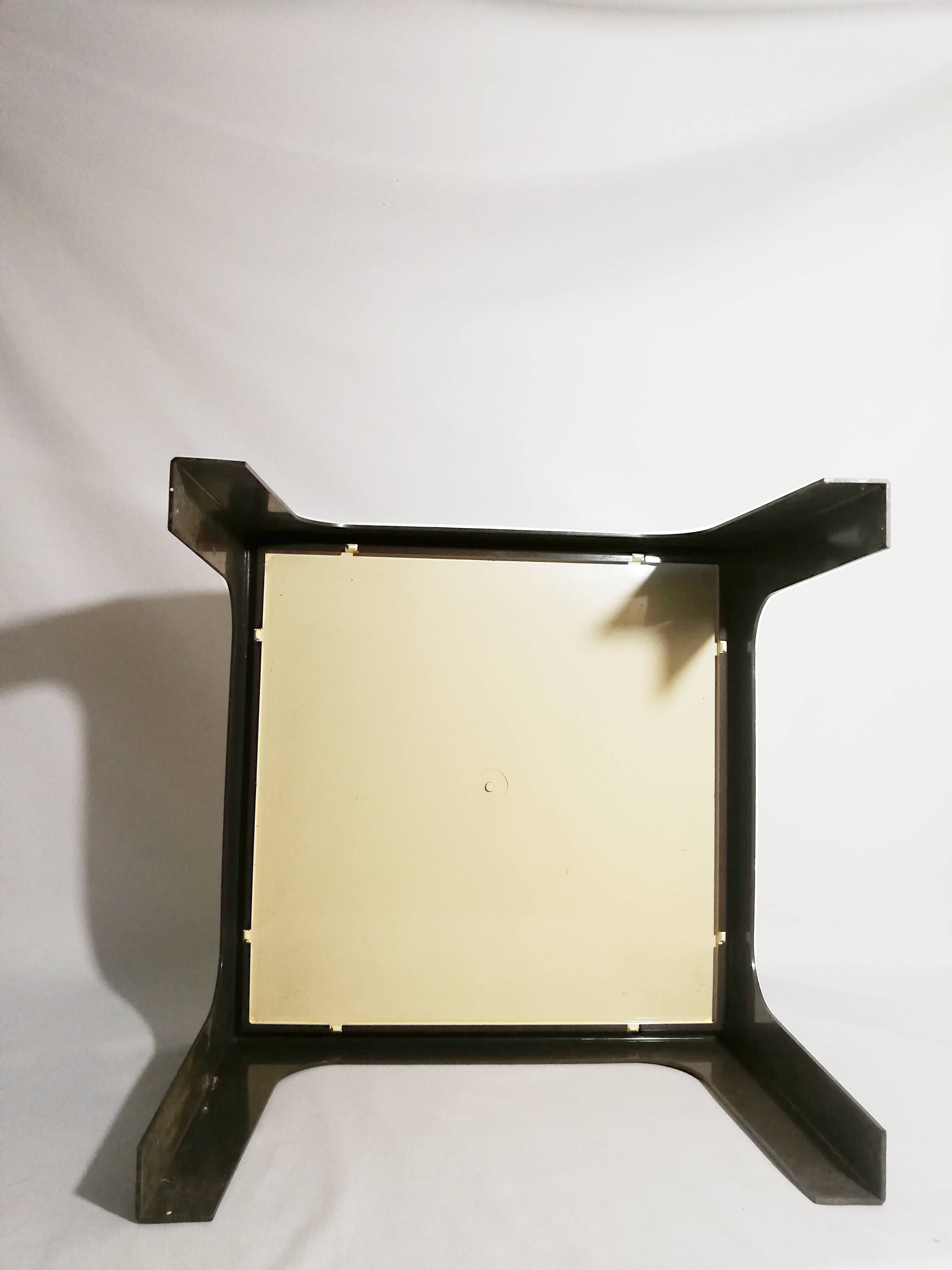Plastic coffee table 70s