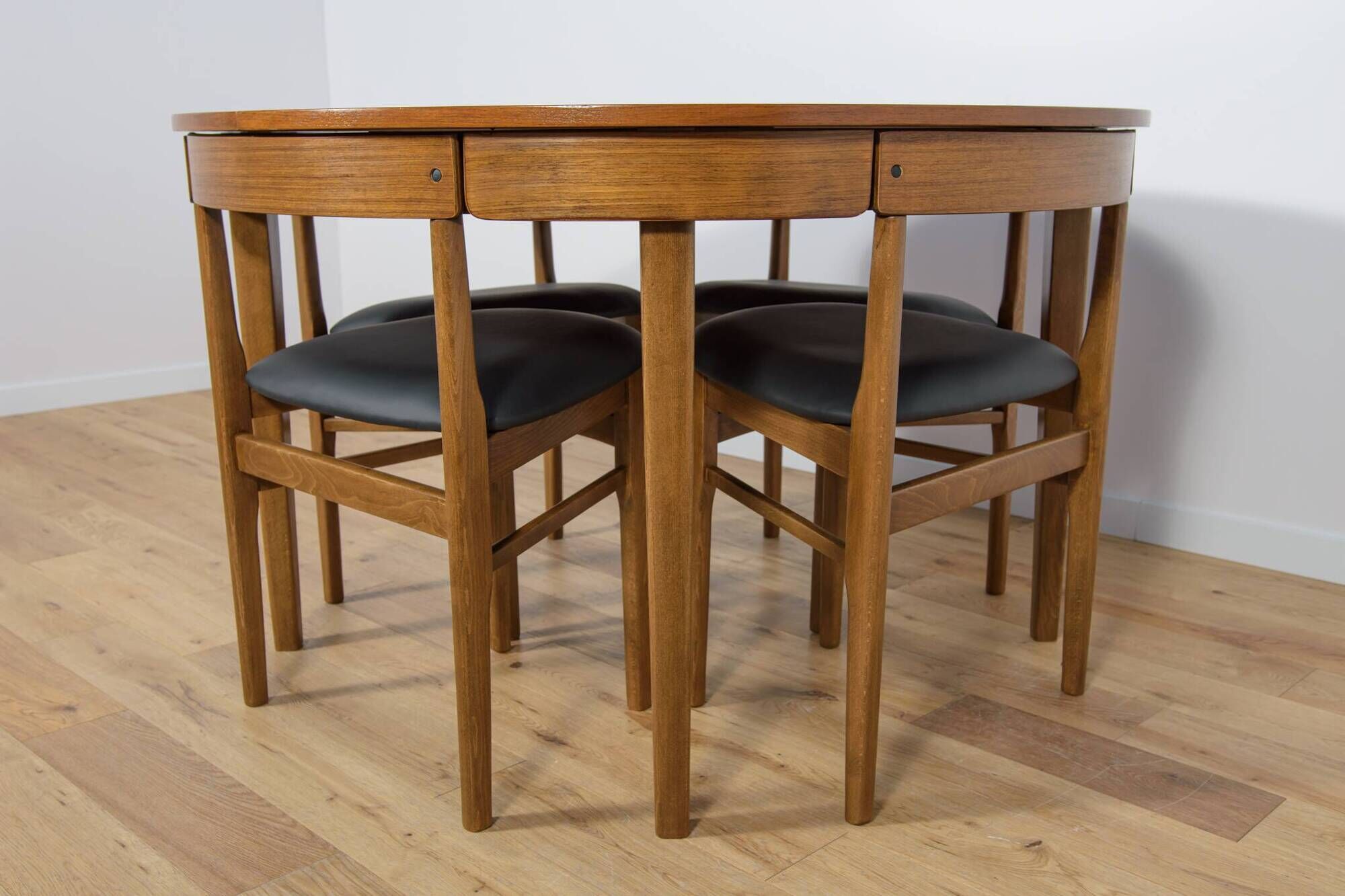 Mid-Century Round Extendable Dining Table and Chairs from McIntosh, 1960s, Set of 5