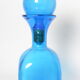 Carafe en verre bleue