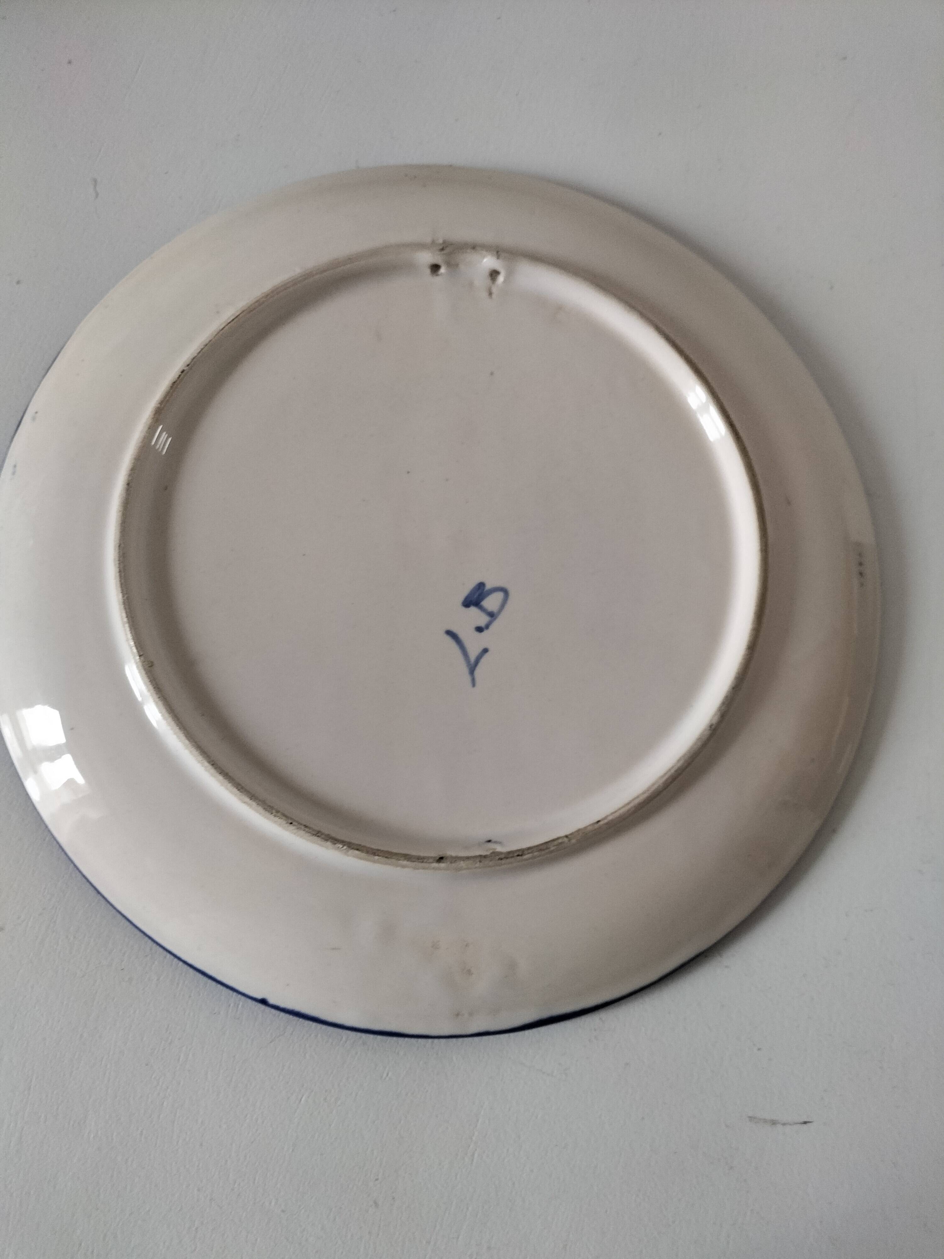 Assiette faïence peinte à la main, bouquet fleuri