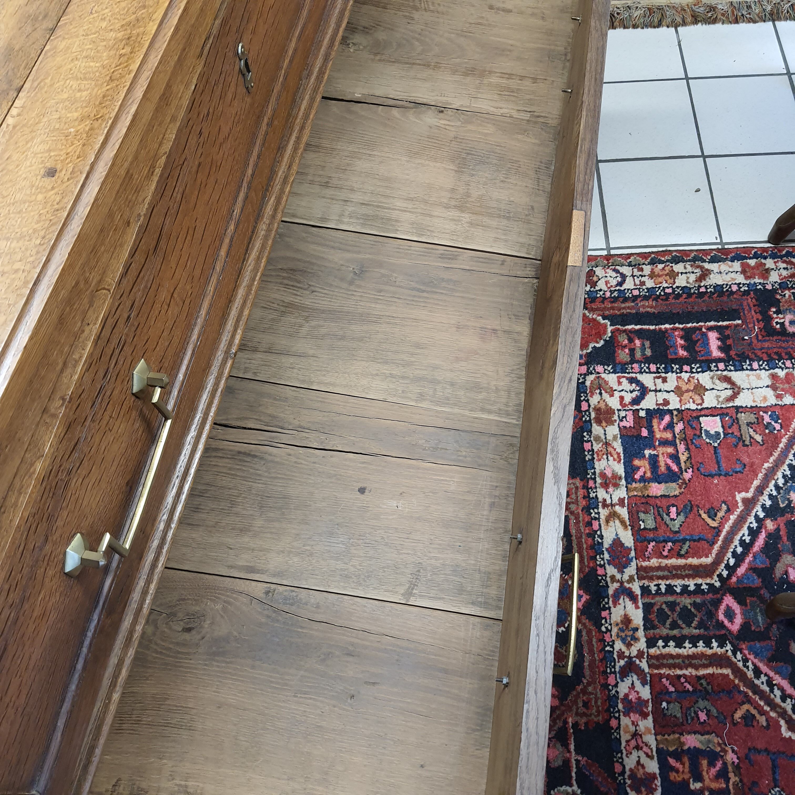 Louis XVI chest of drawers in Chene