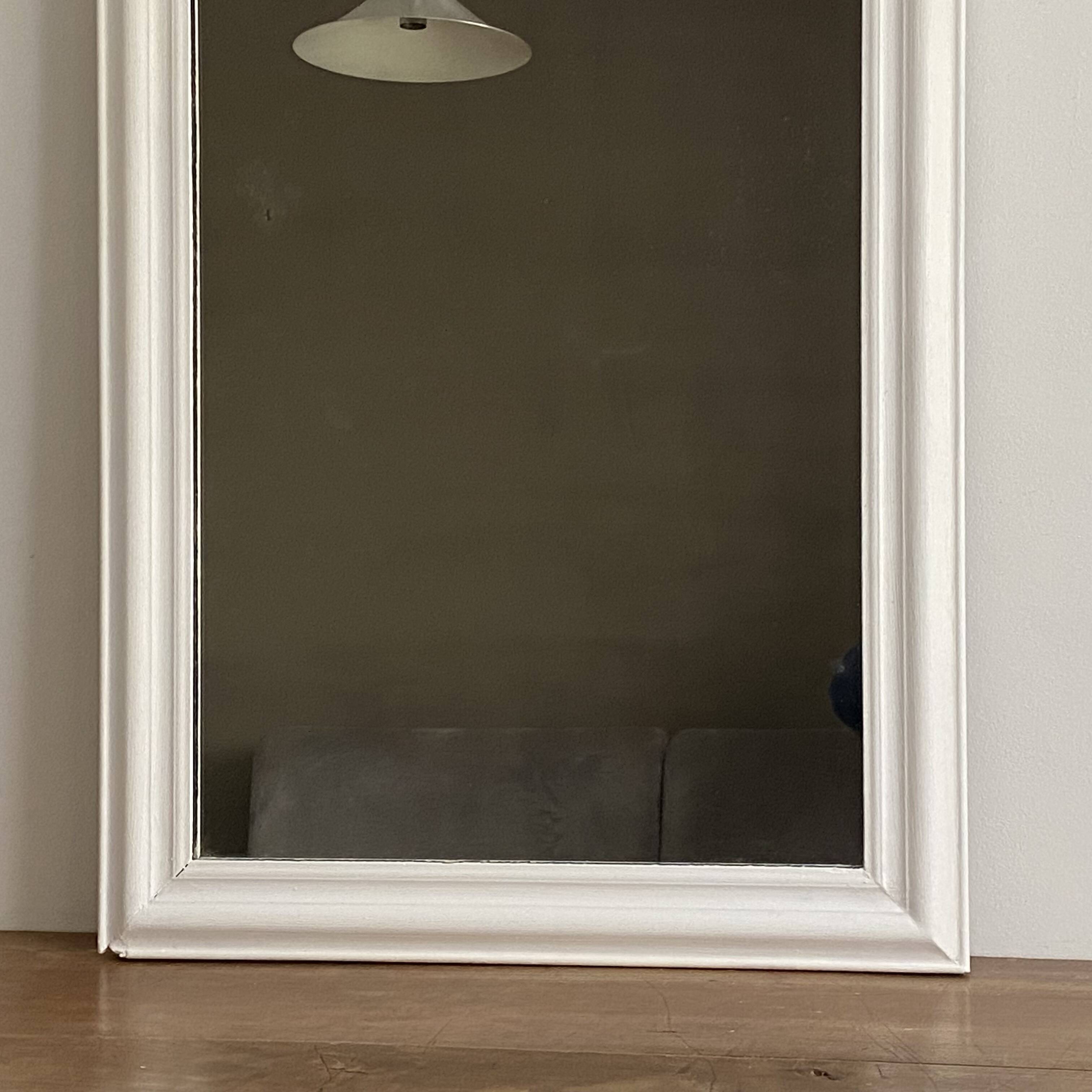Miroir Louis Philippe fin 19ème. Blanc. 105x68.