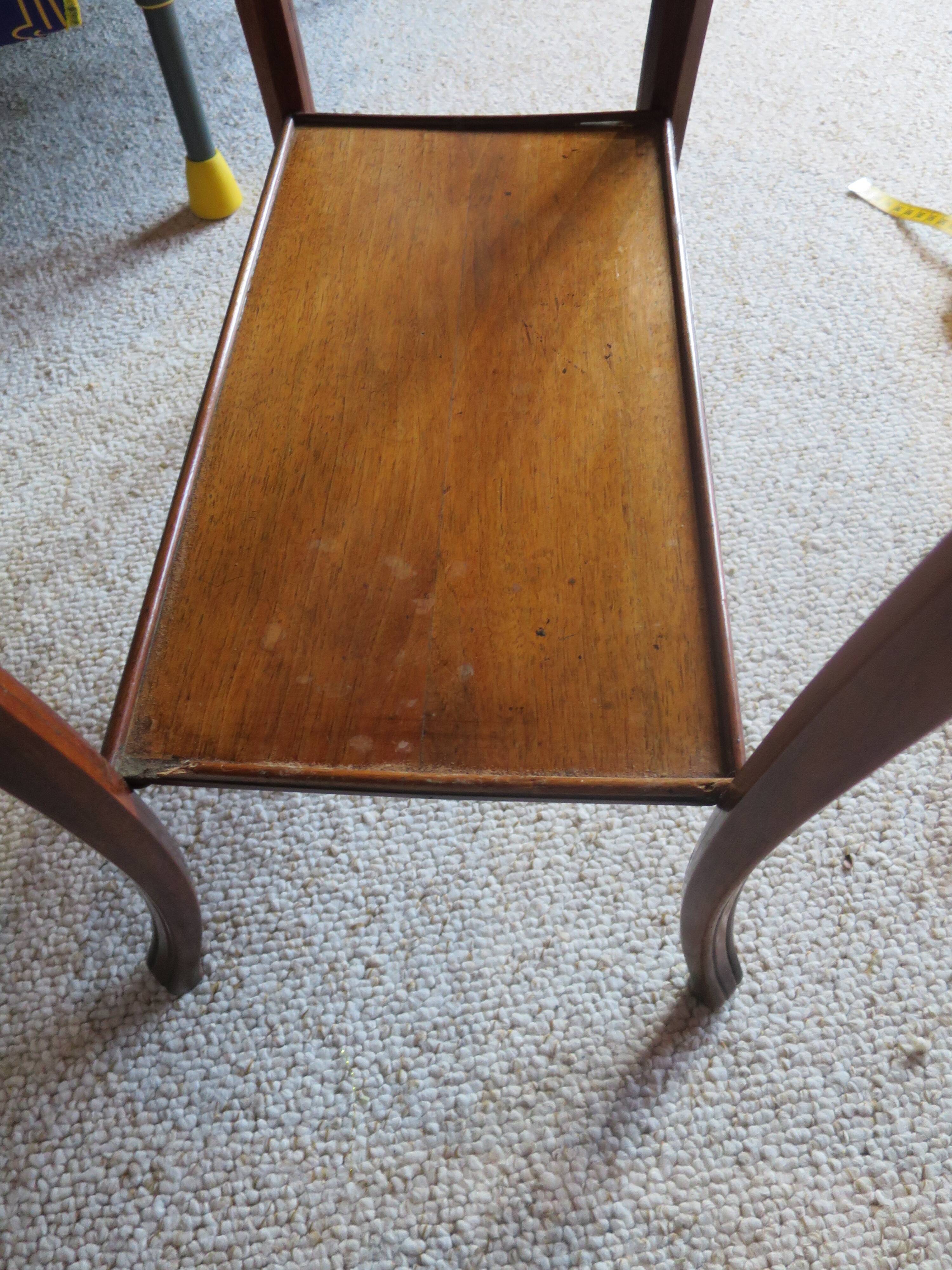 Side table – End table – Mahogany – Raised edge top – 1 drawer