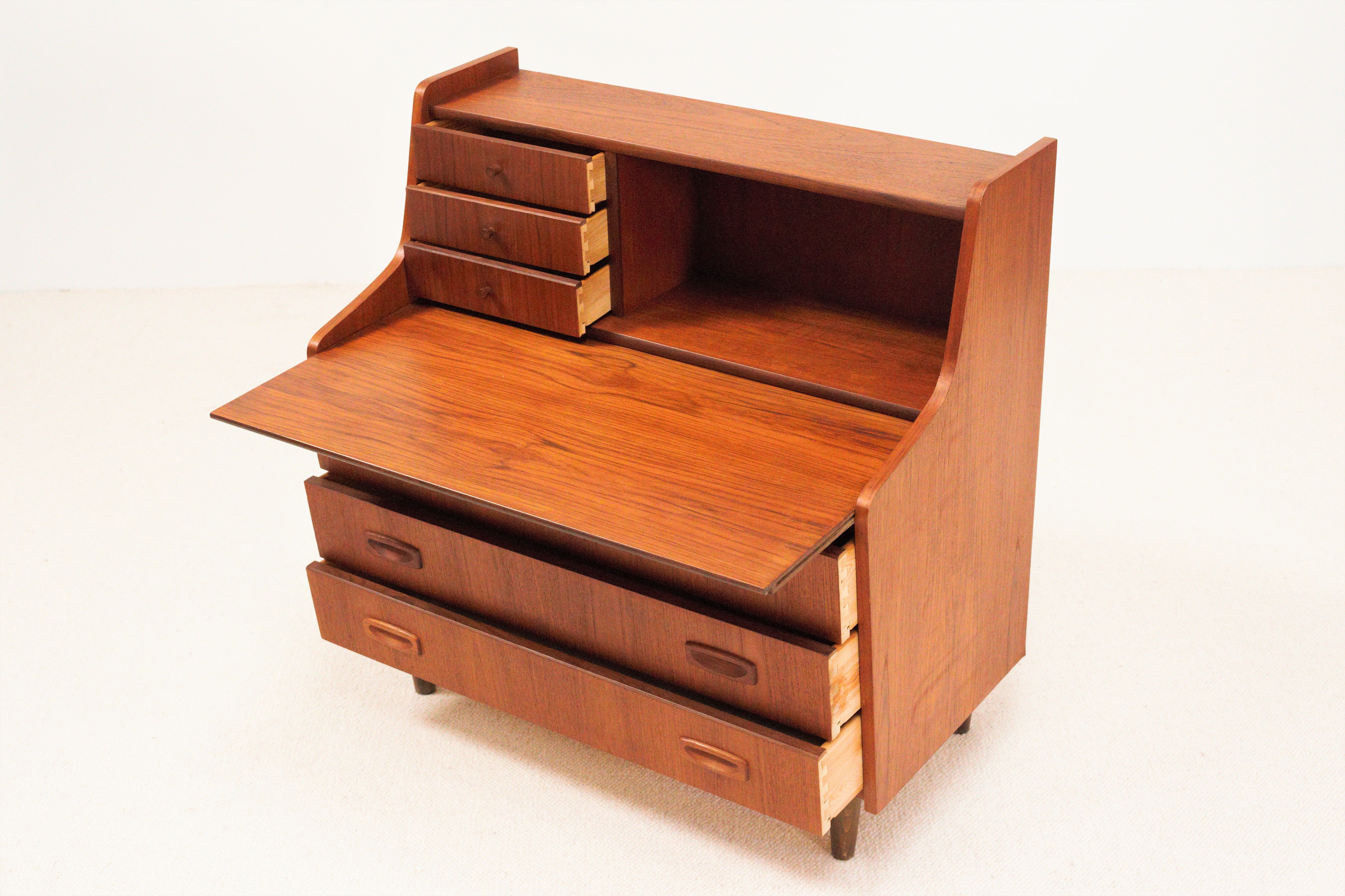 Writing desk