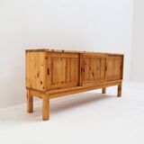 Solid Pine Sideboard with a Simple, Strong and Sturdy Look