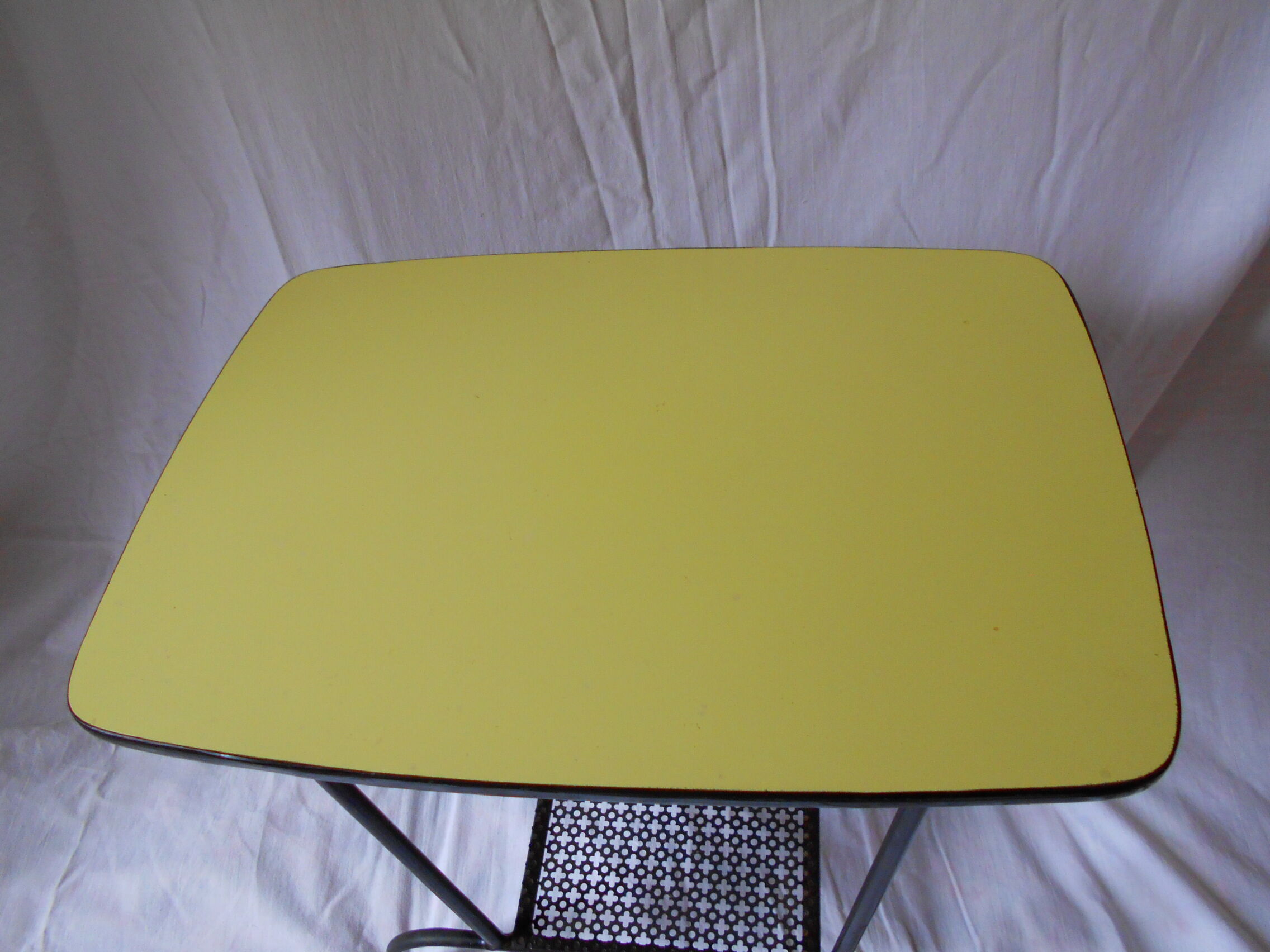 Yellow side vintage formica table and metal