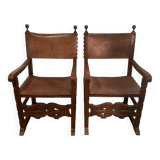 Paire fauteuils colonials cuir et bois sculpté