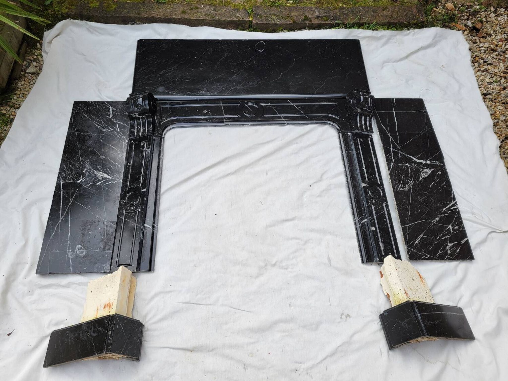 Pompadour fireplace with black marble modillions