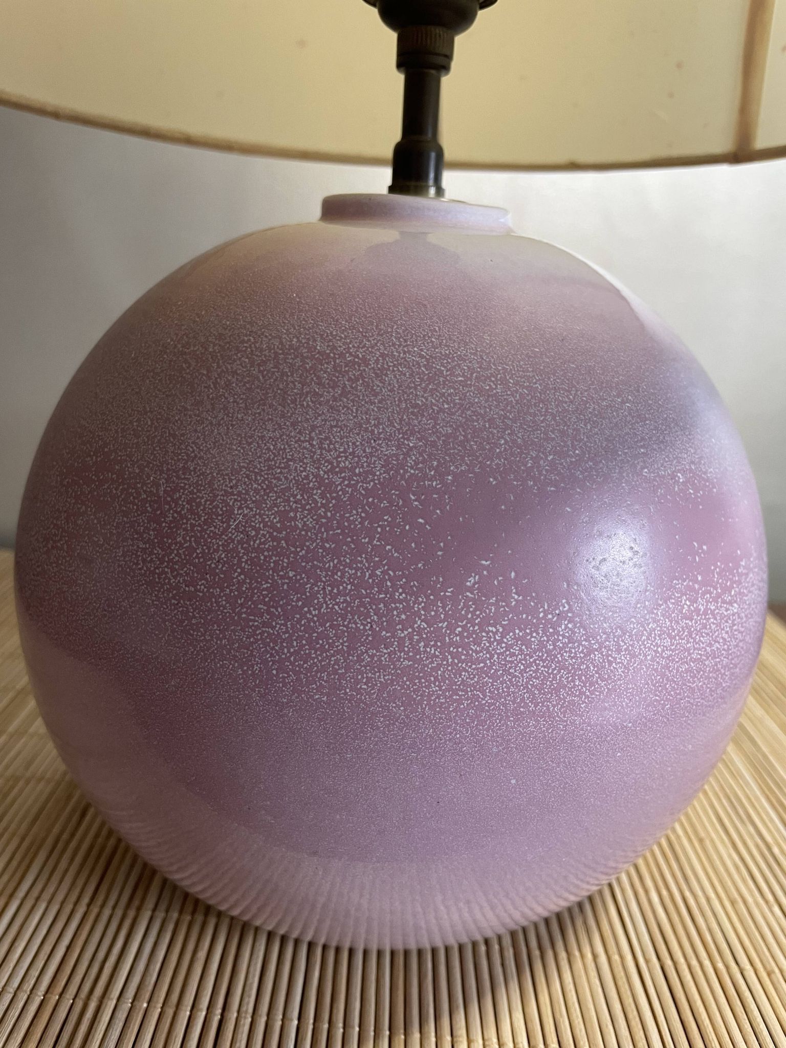Lampe céramique lilas décor iris et oiseaux