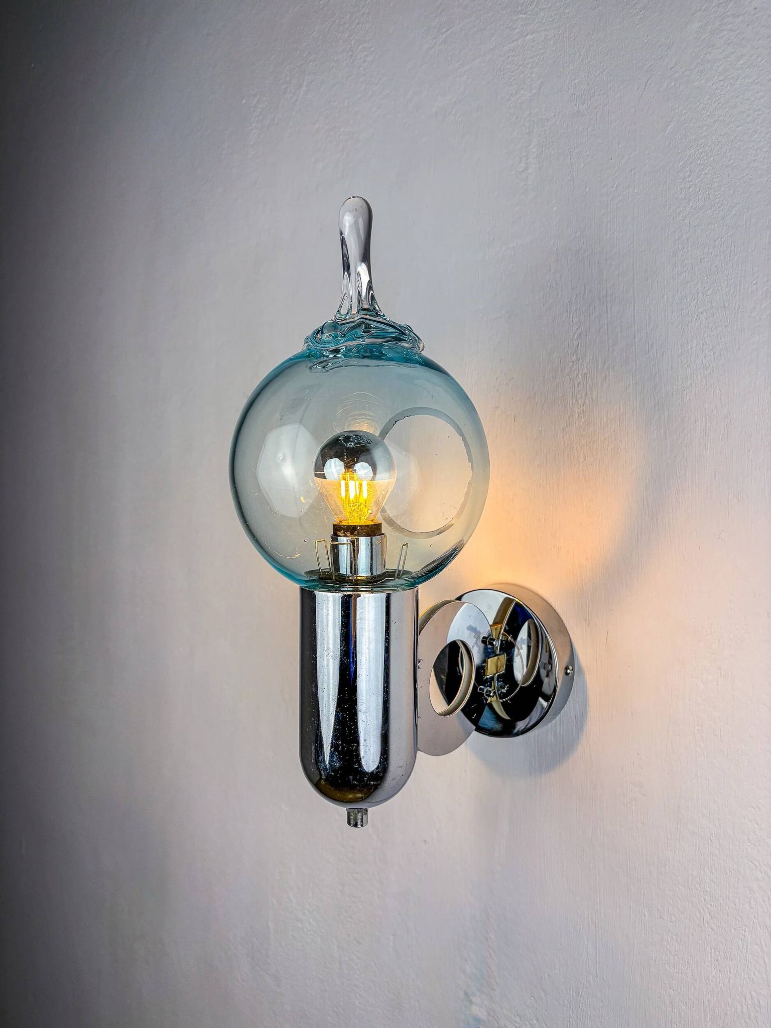 Toni Zuccheri drop shaped wall sconce, Murano glass, Italy, circa 1970s