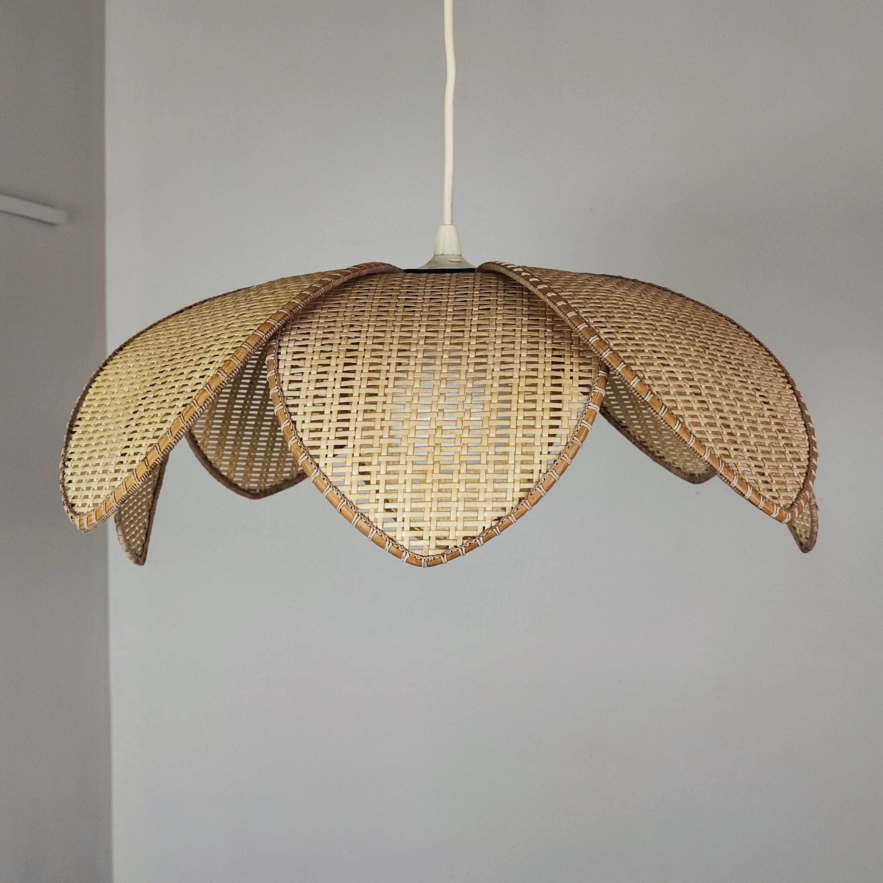 Rattan flower suspension 70'