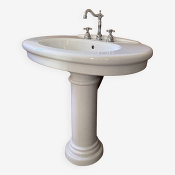 Retro pedestal sink