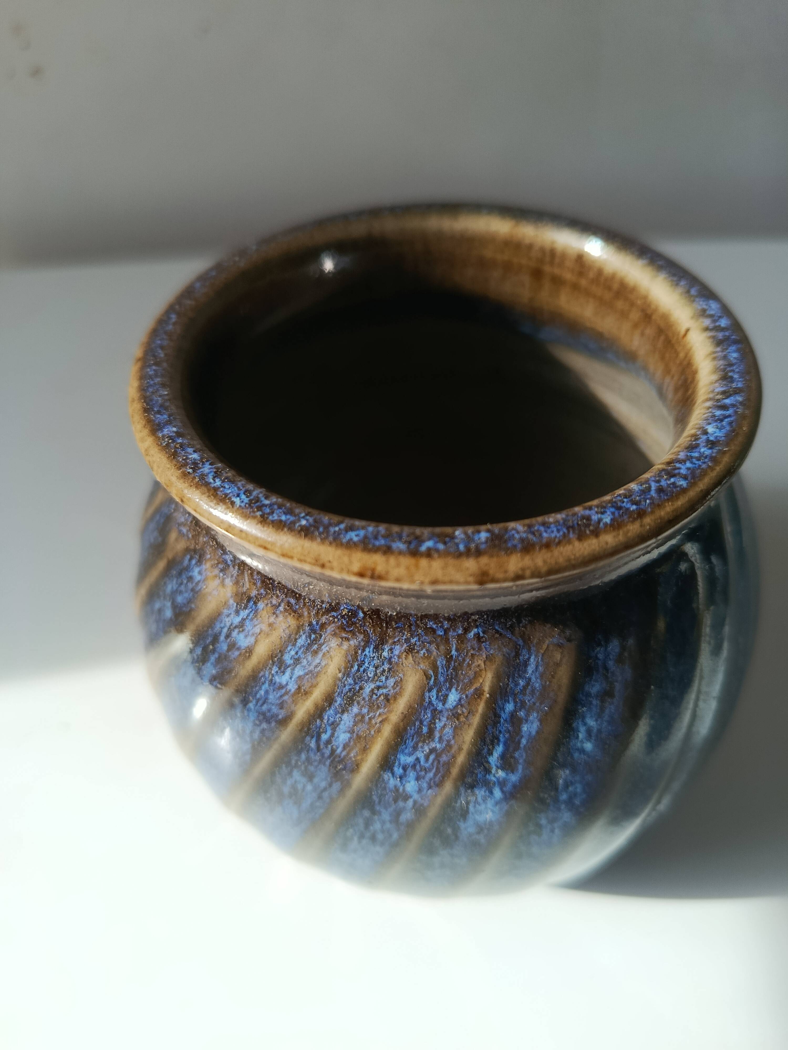 pot en gres ceramique emailler bleu dorer