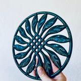 Enamelled cast iron trivets