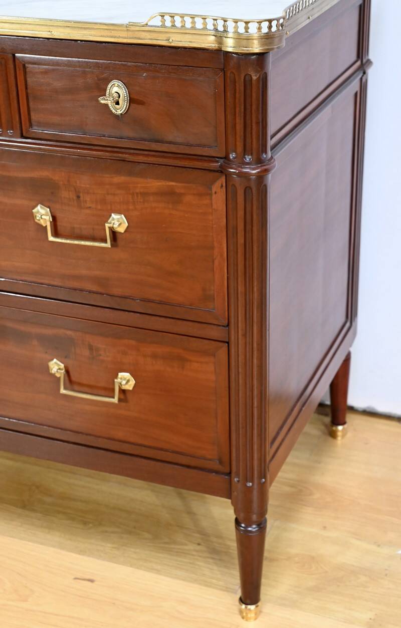 Cuban Mahogany Chest of Drawers, Louis XVI Period – 2nd Part 18th Century