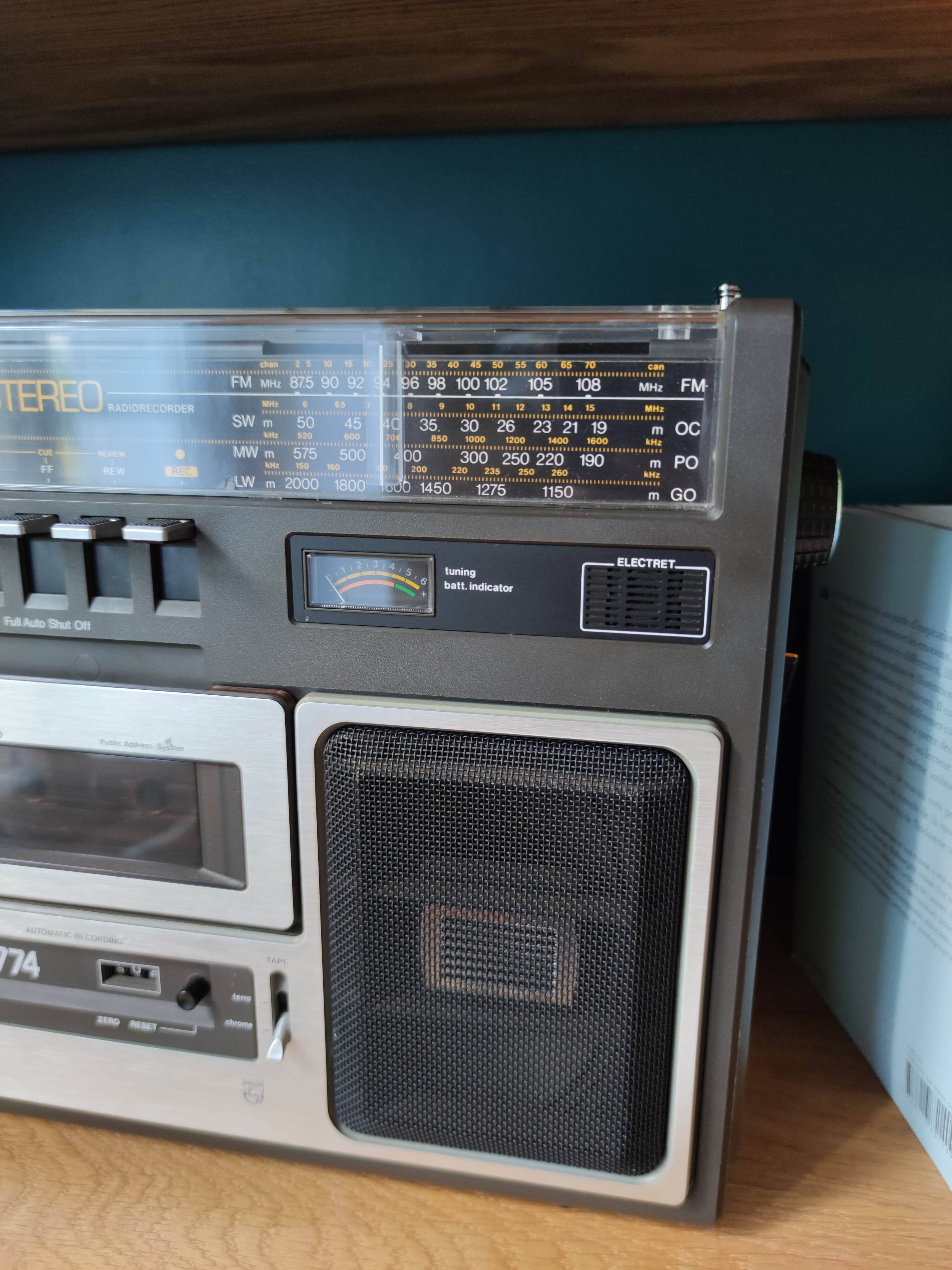 Philips AR774 1978 Cassette Radio - A Piece of Vintage History