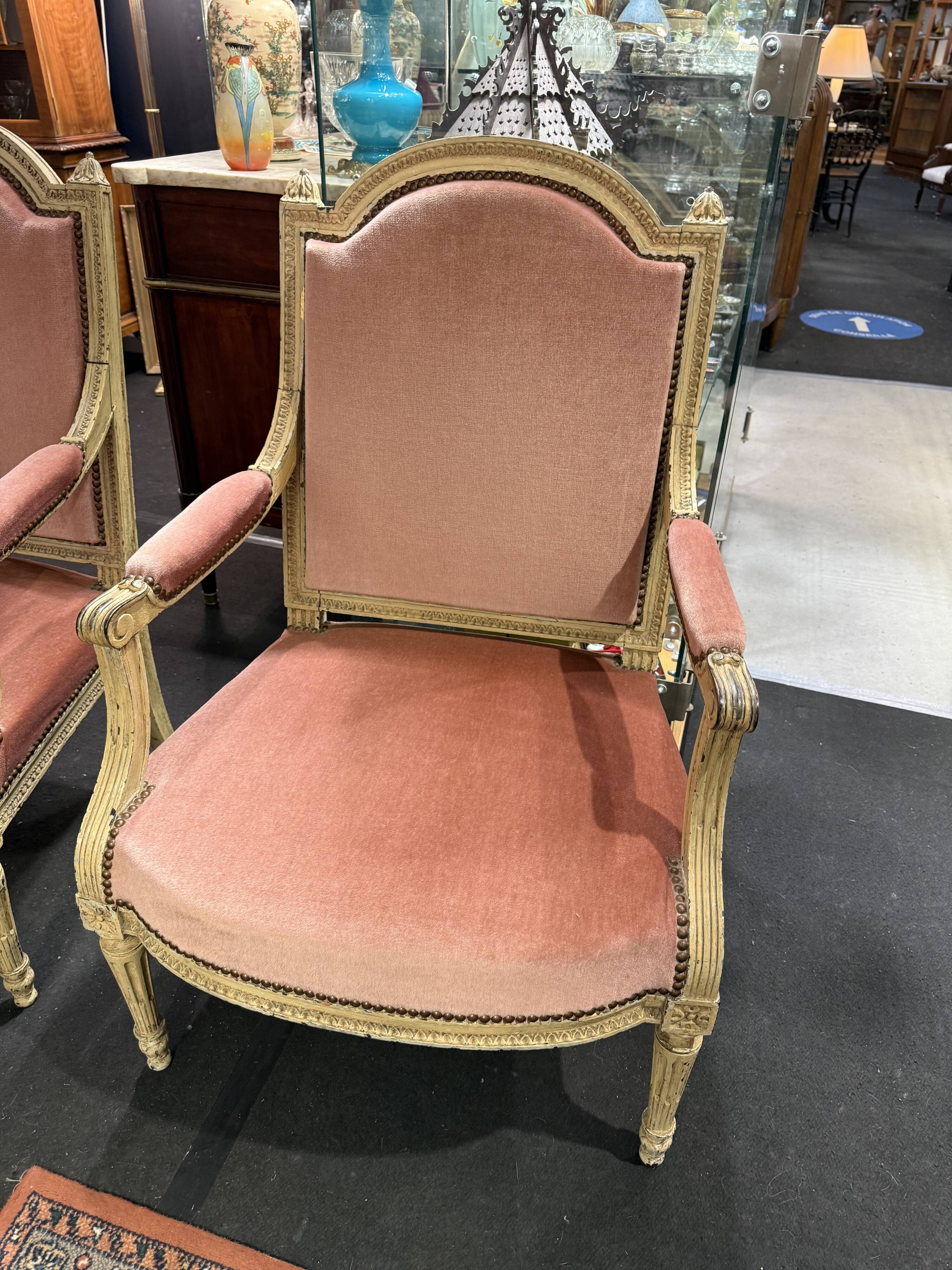 Paire de fauteuils cabriolet Louis XVI