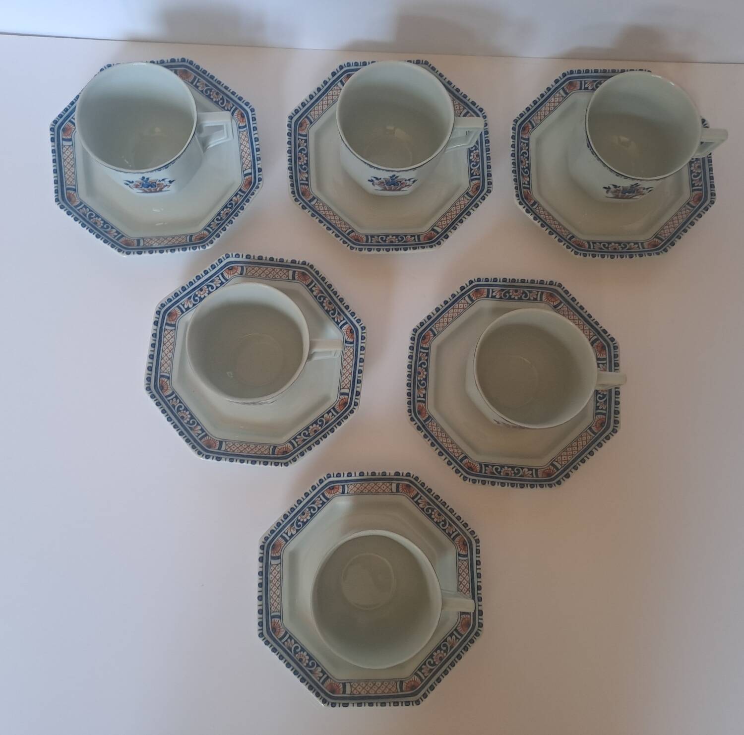 6 tasses et sous-tasses Limoges Coquet forme Lotus