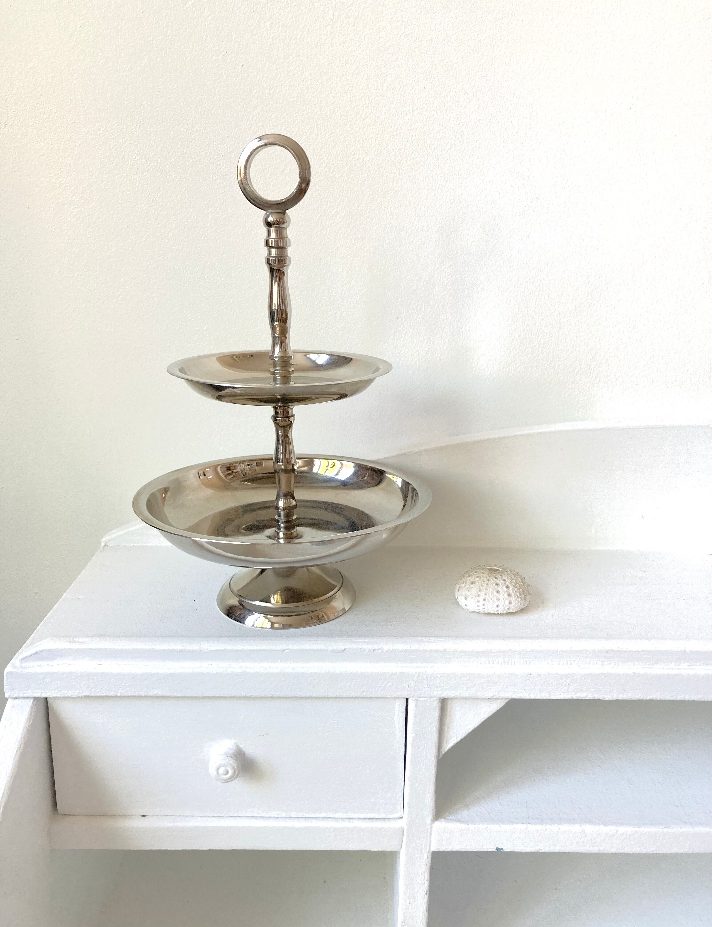 Two-tray display servant