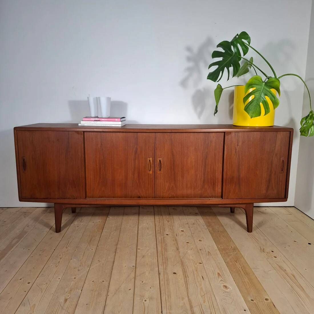 Sideboard H.P. Hansen in teak – Danish mid-century sideboard from the 1960s