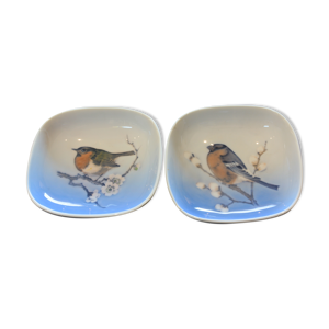 Deux coupelles en porcelaine à