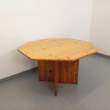 Vintage octagonal dining table from the 1980s in pine with an extension.