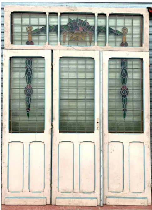 Suite de trois portes de séparation en vitrail Art Déco XX siècle