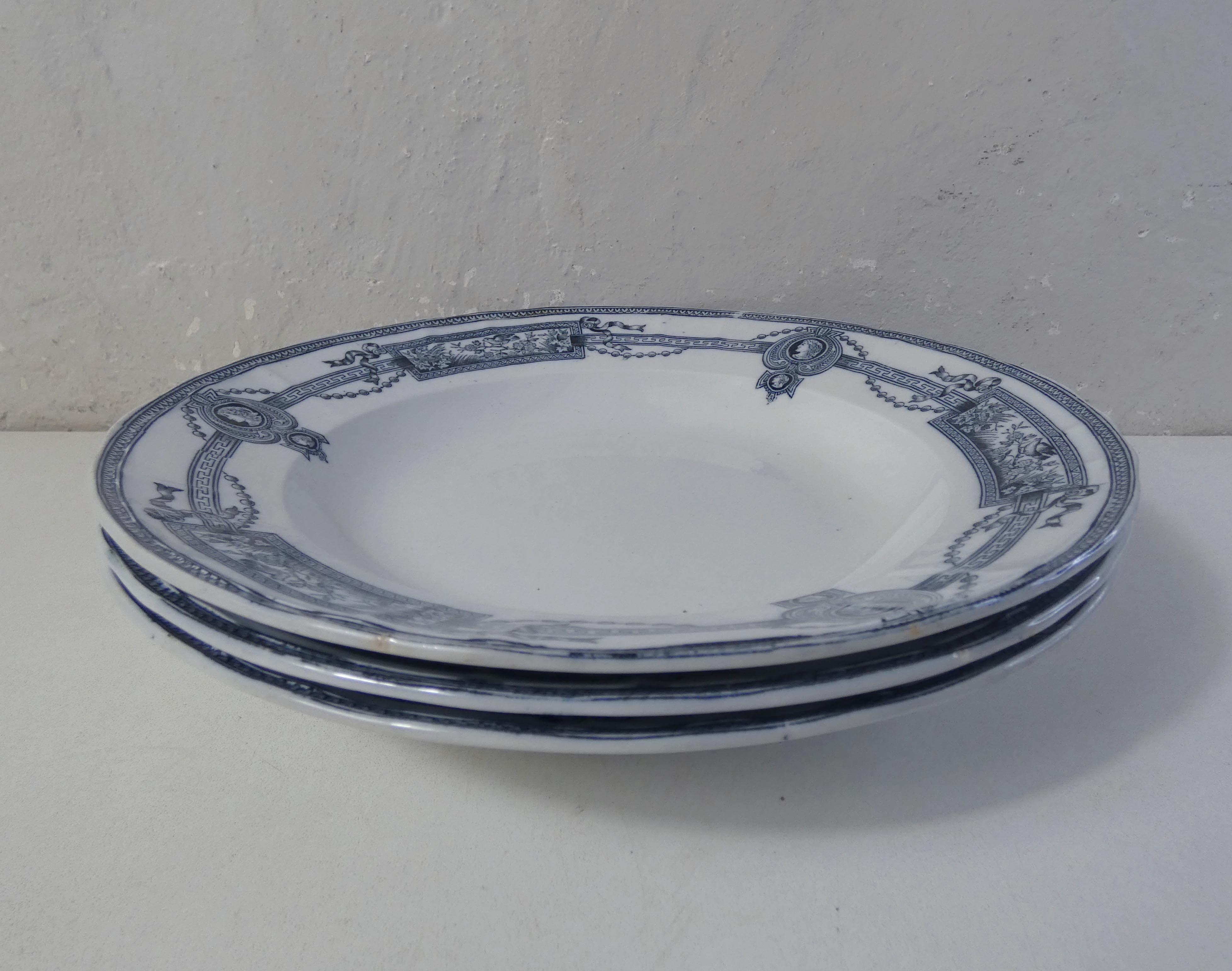 Iron earth 3 hollow plates medaillon