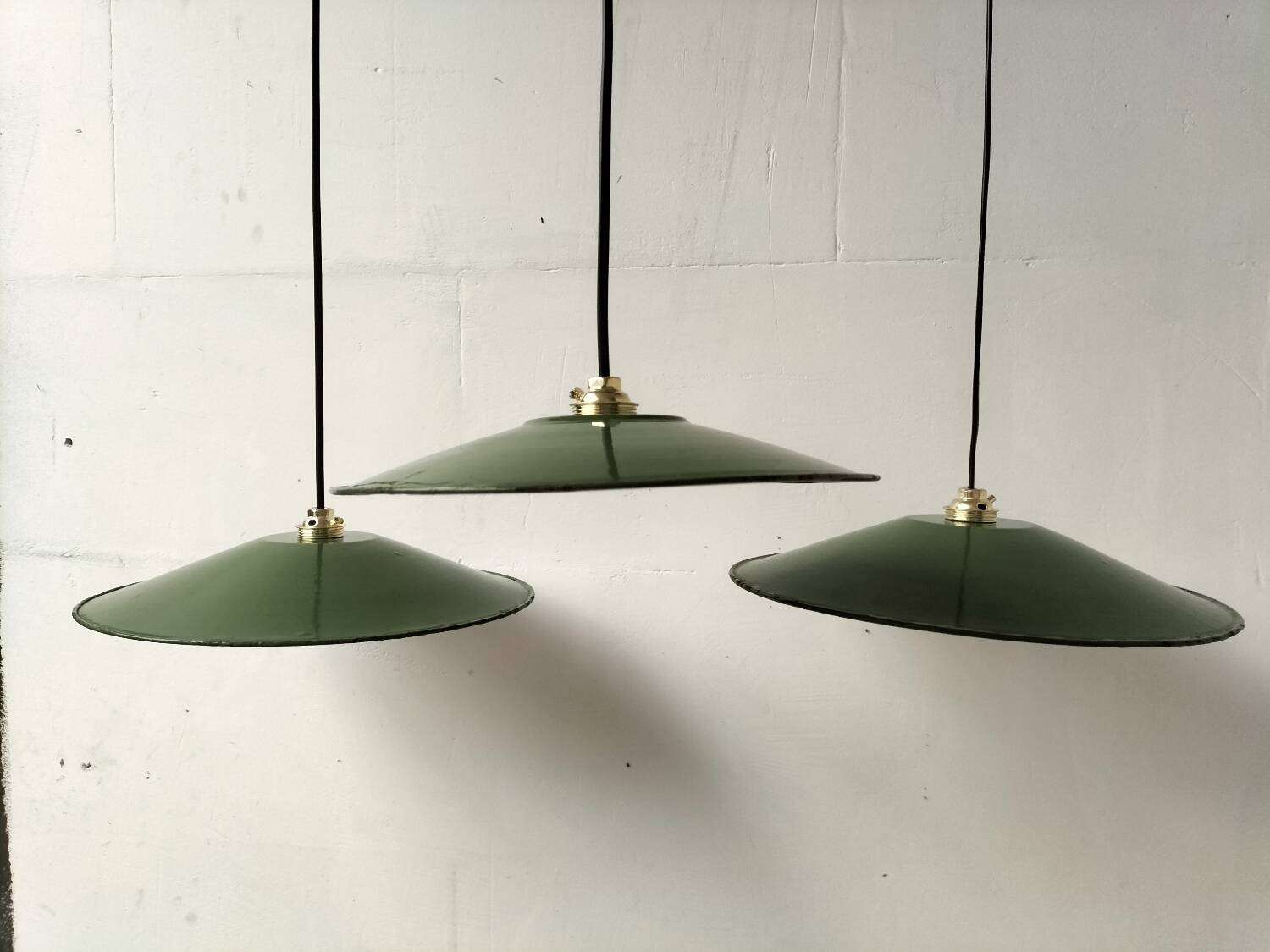 Enamelled sheet metal suspensions