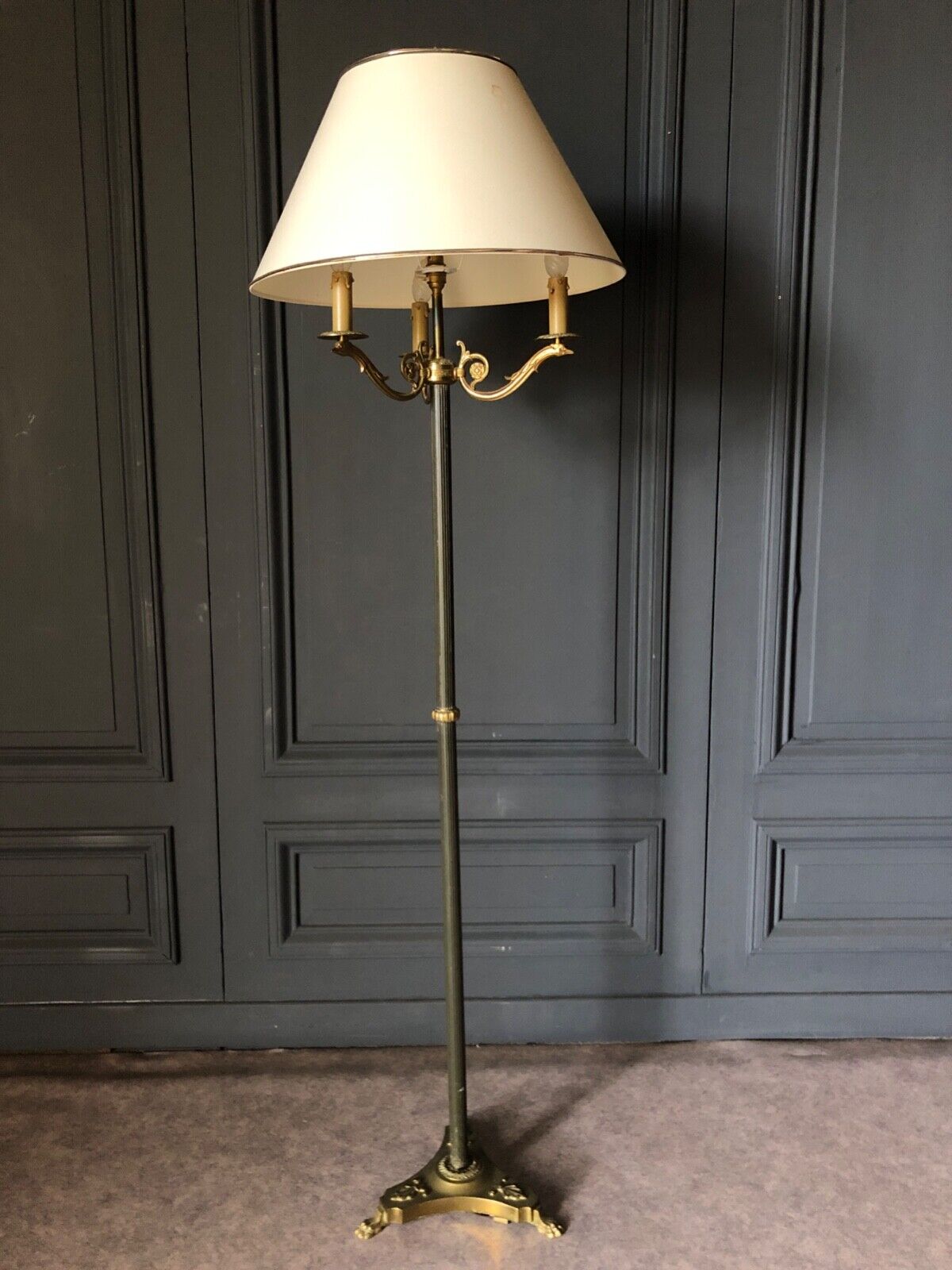Bronze floor lamp 3 lights 1960 empire style feet claws