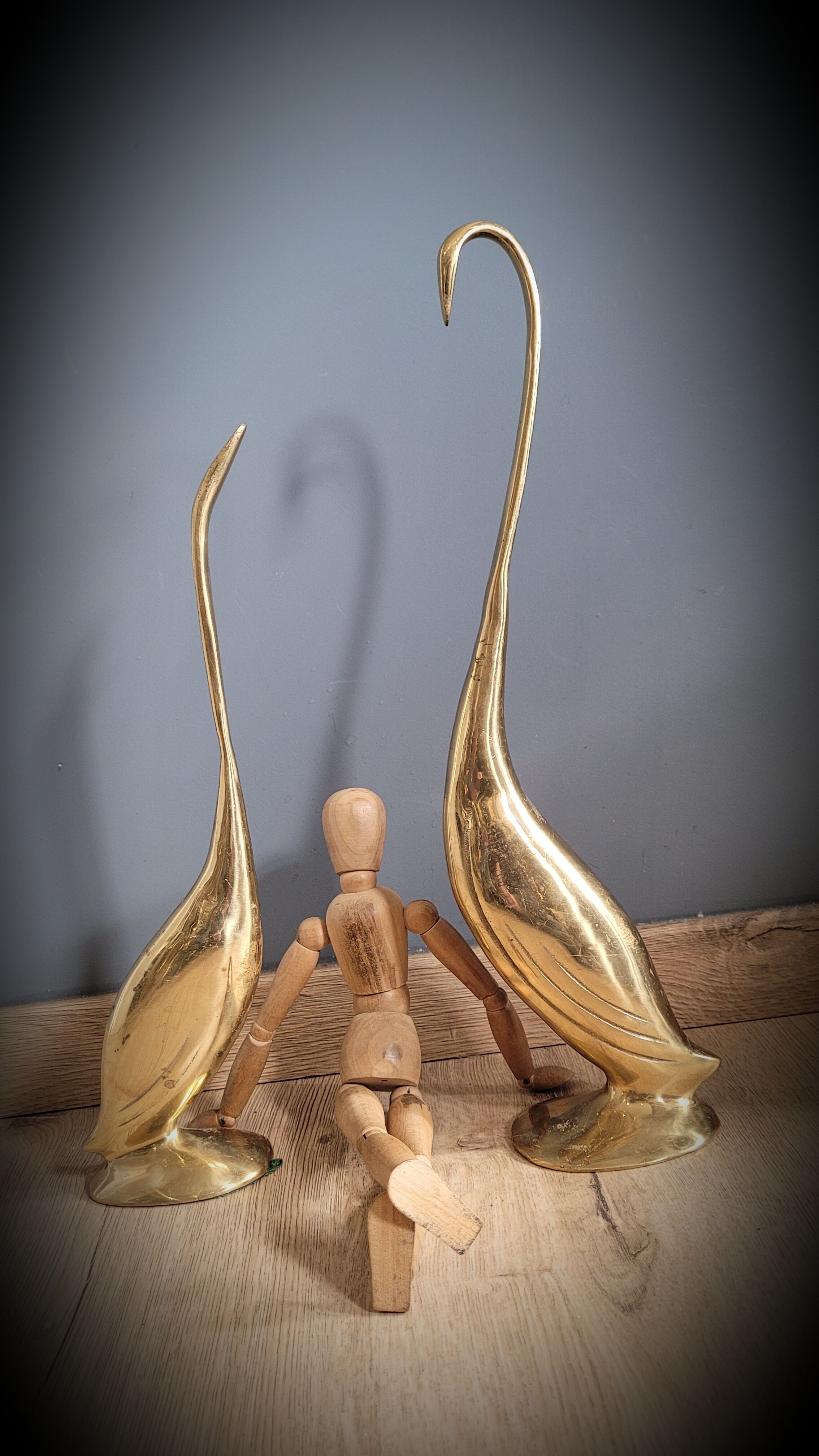 Duo brass swans