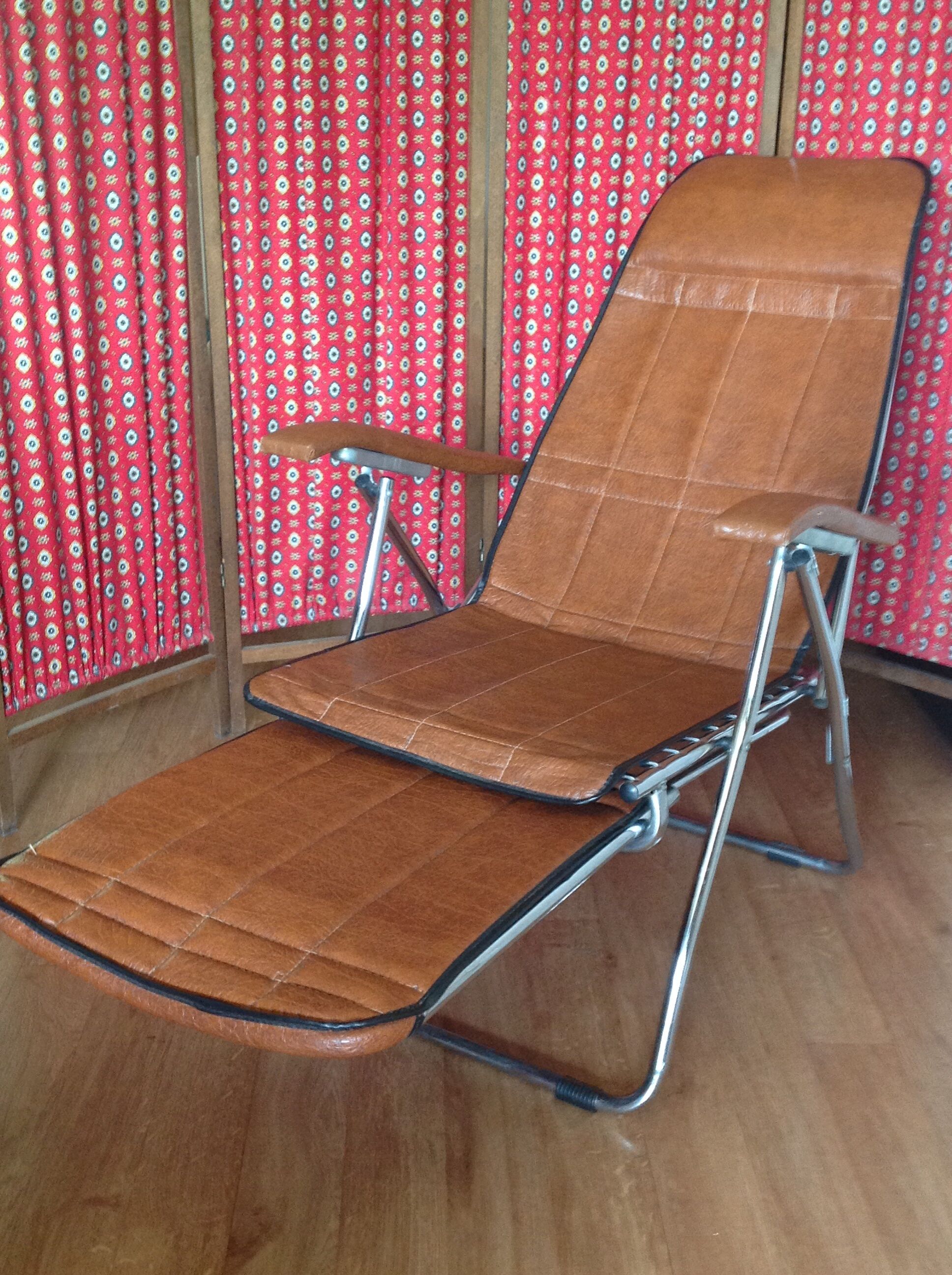 Vintage leather lounge chair