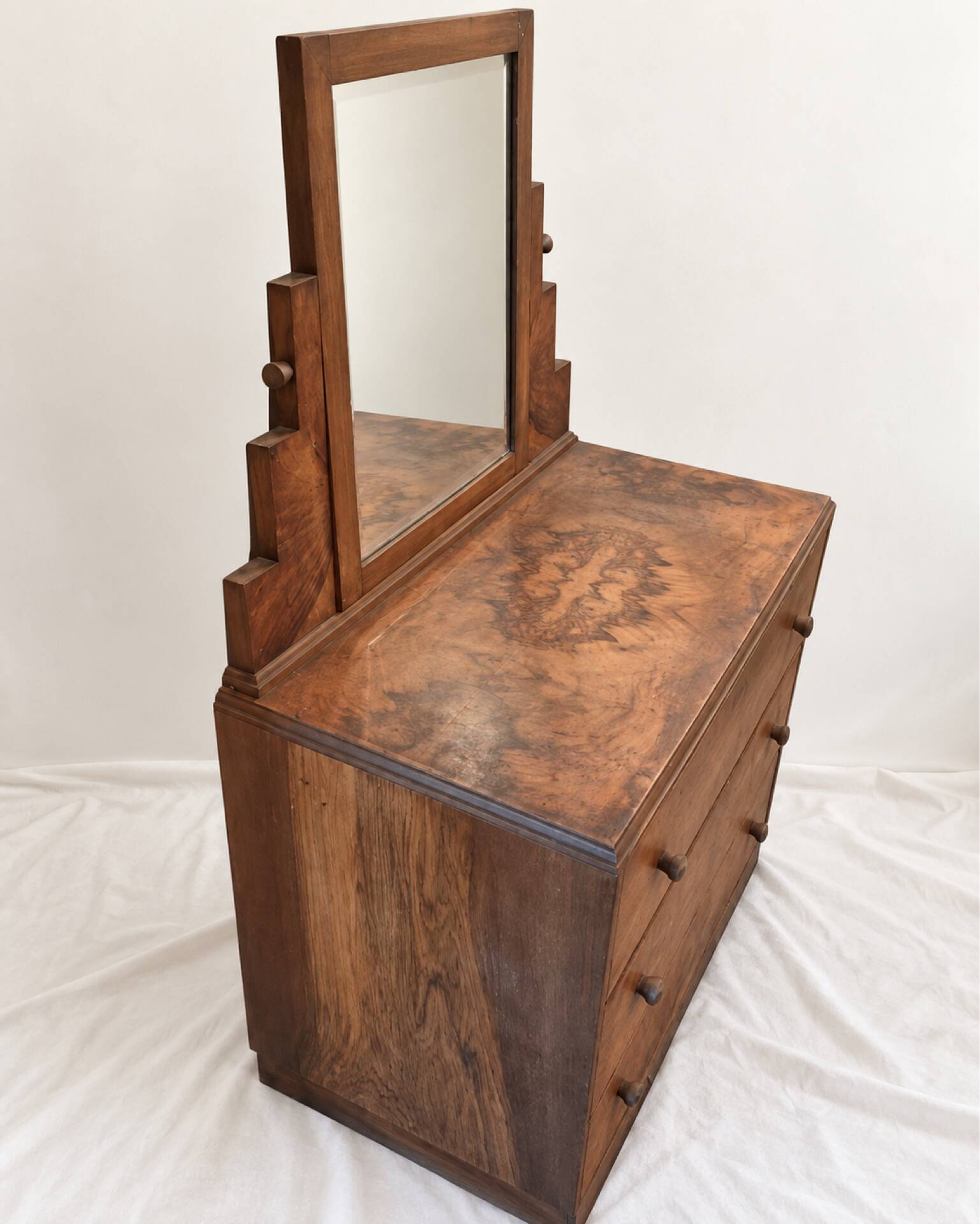 Commode-coiffeuse Art Déco en ronce de noyer et miroir psyché basculant