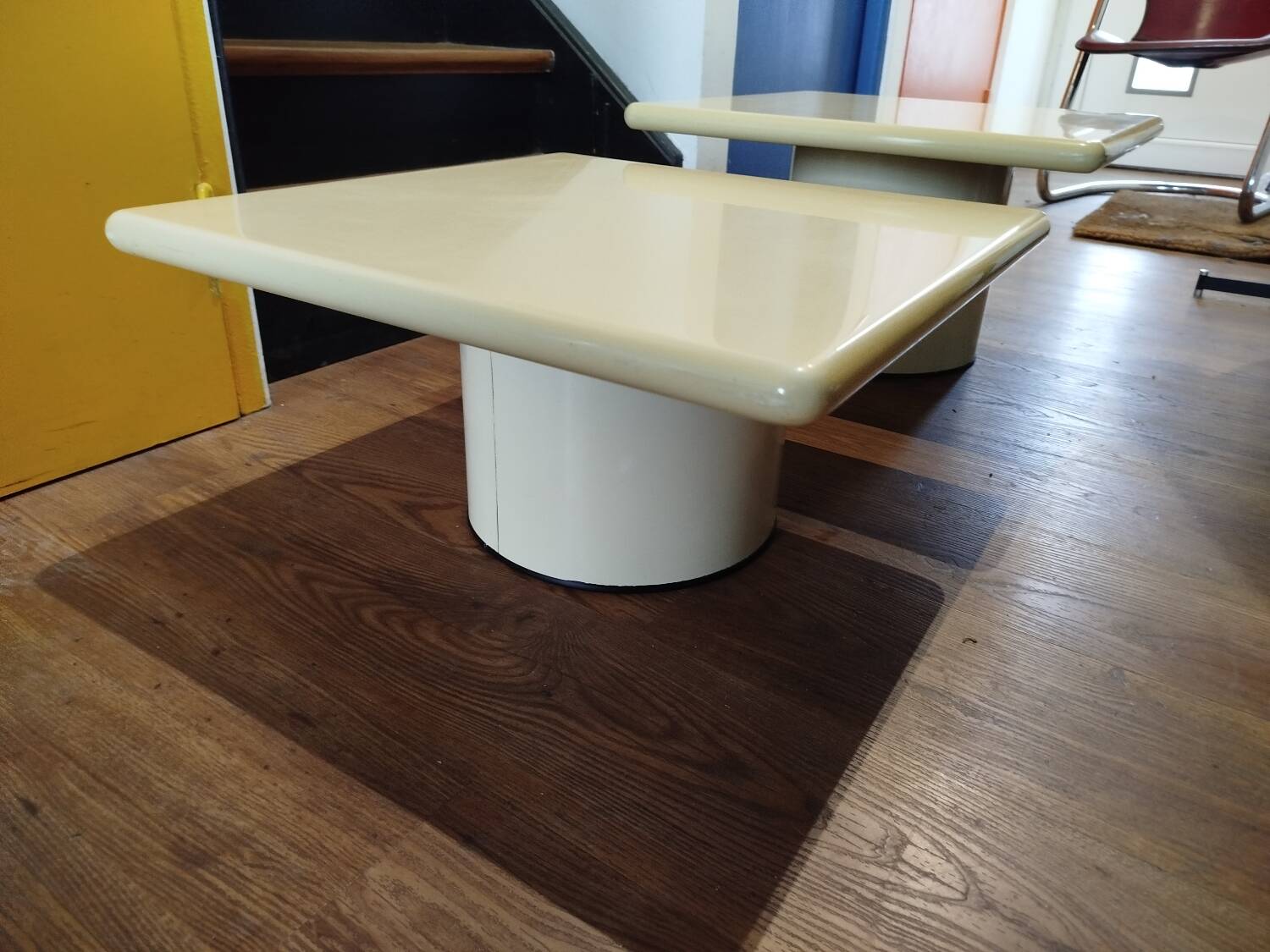 Vintage design nesting tables – lacquered wood & metal