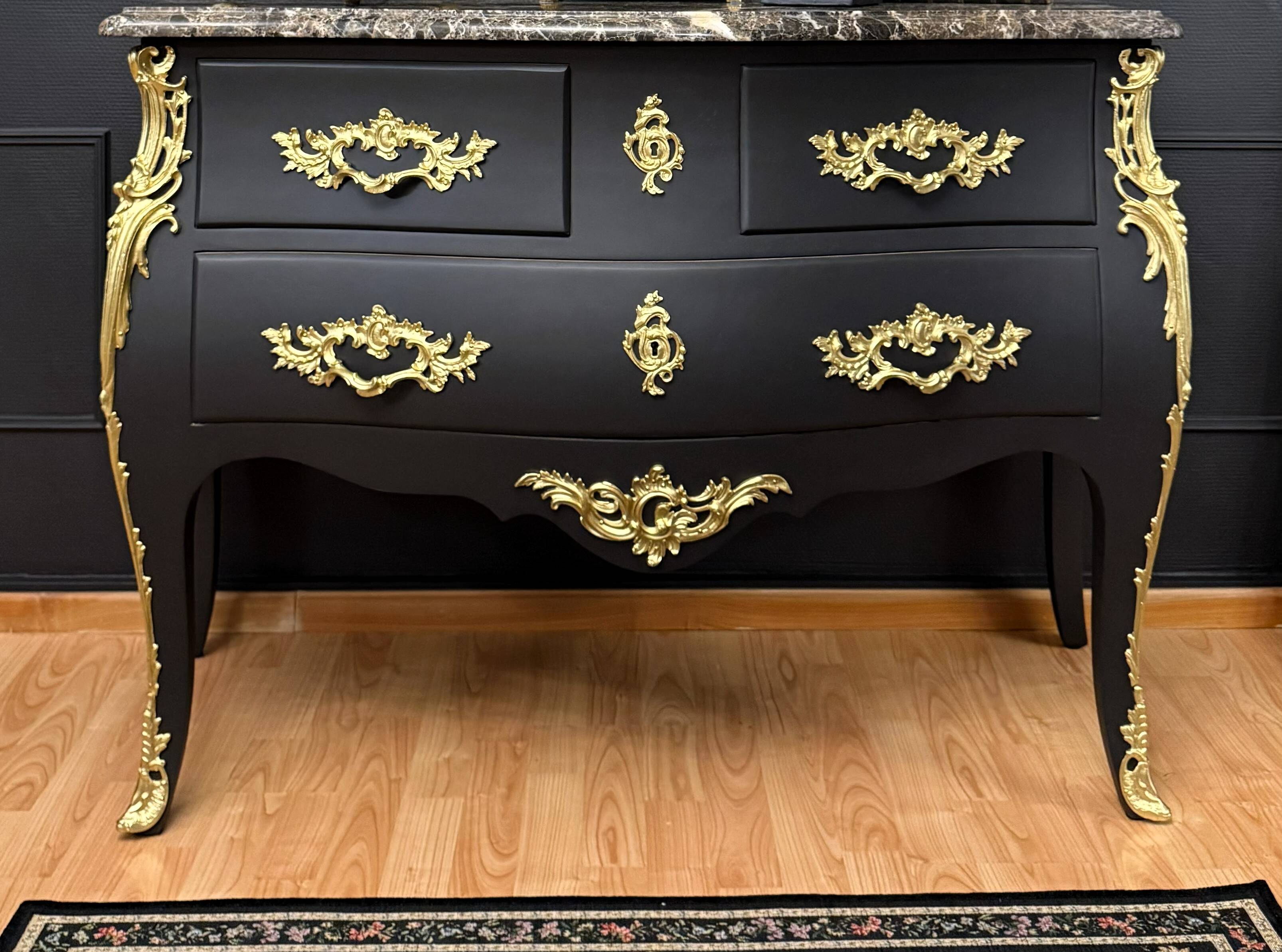 Commode Sauteuse Louis XV avec Marbre