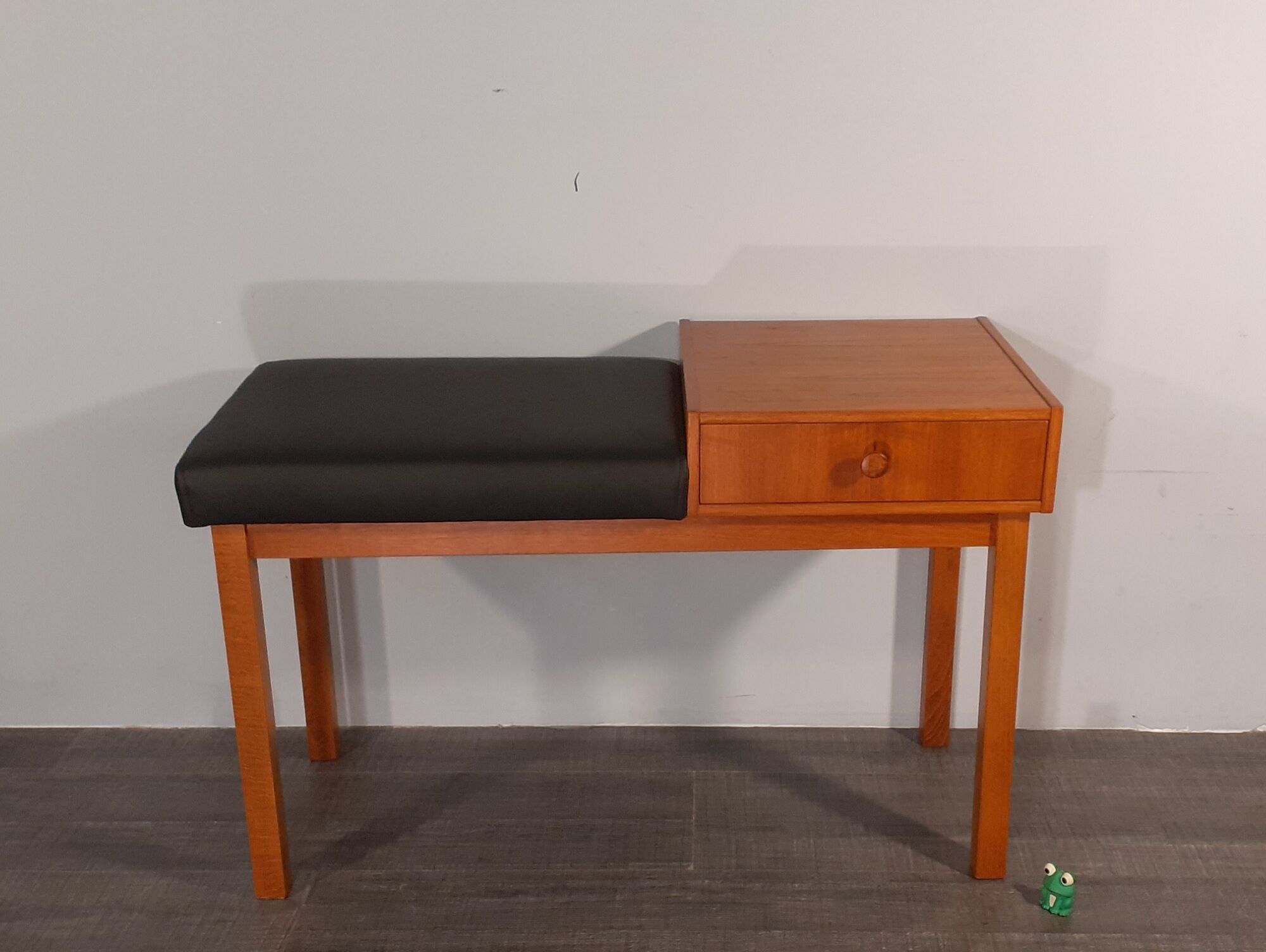 Norwegian entrance furniture in teak and black leather, 1960s