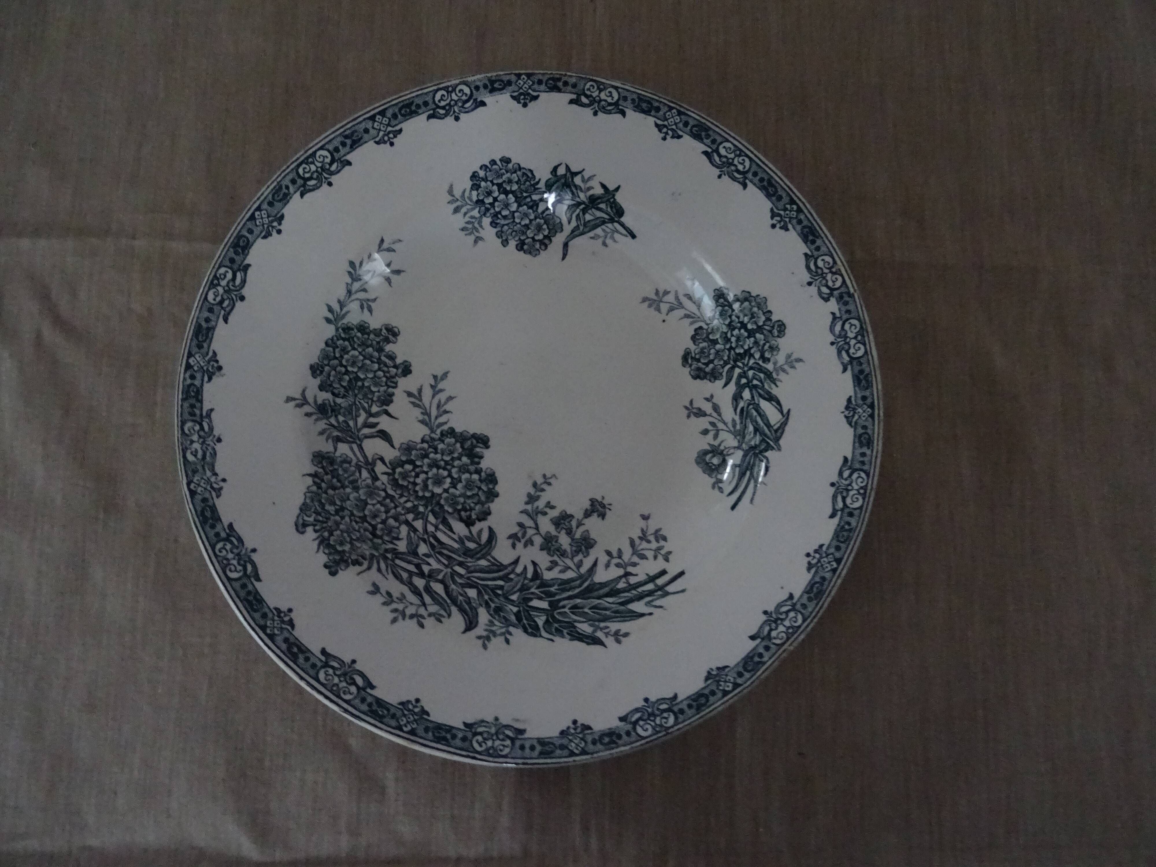 Old faience plate old St Amand decoration Daisy blue flowers