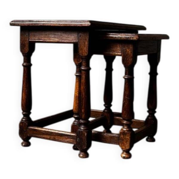 Paire de tables gigognes anciennes en bois tourné