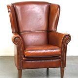 Magnifique fauteuil classique en peau de mouton avec une belle apparence et une assise confortable