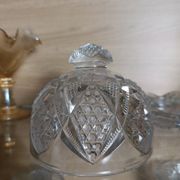 Beurrier ancien en verre taillé